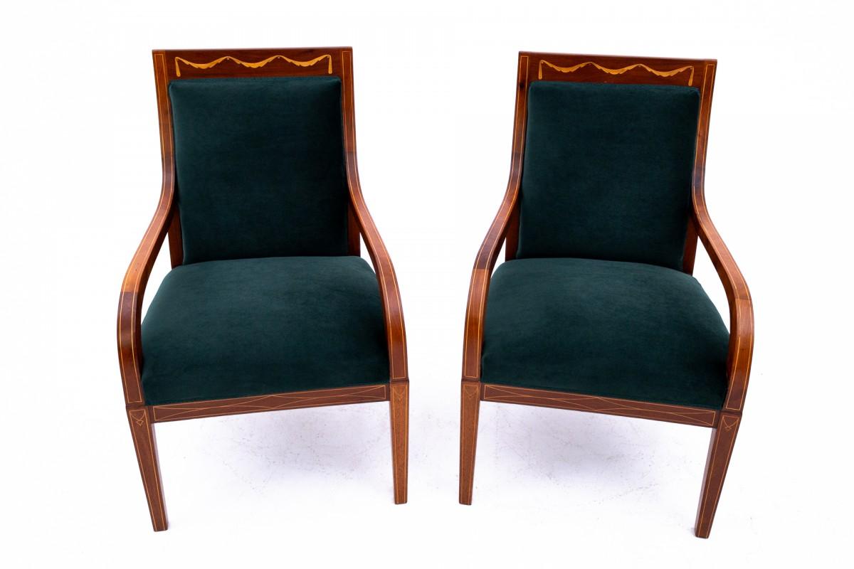 Set of armchairs, Northern Europe, circa 1890.

Very good condition, after professional renovation and replacement of upholstery.

Wood: mahogany

dimensions :

armchairs height 98 cm seat height 45 cm width 62 cm depth 69 cm