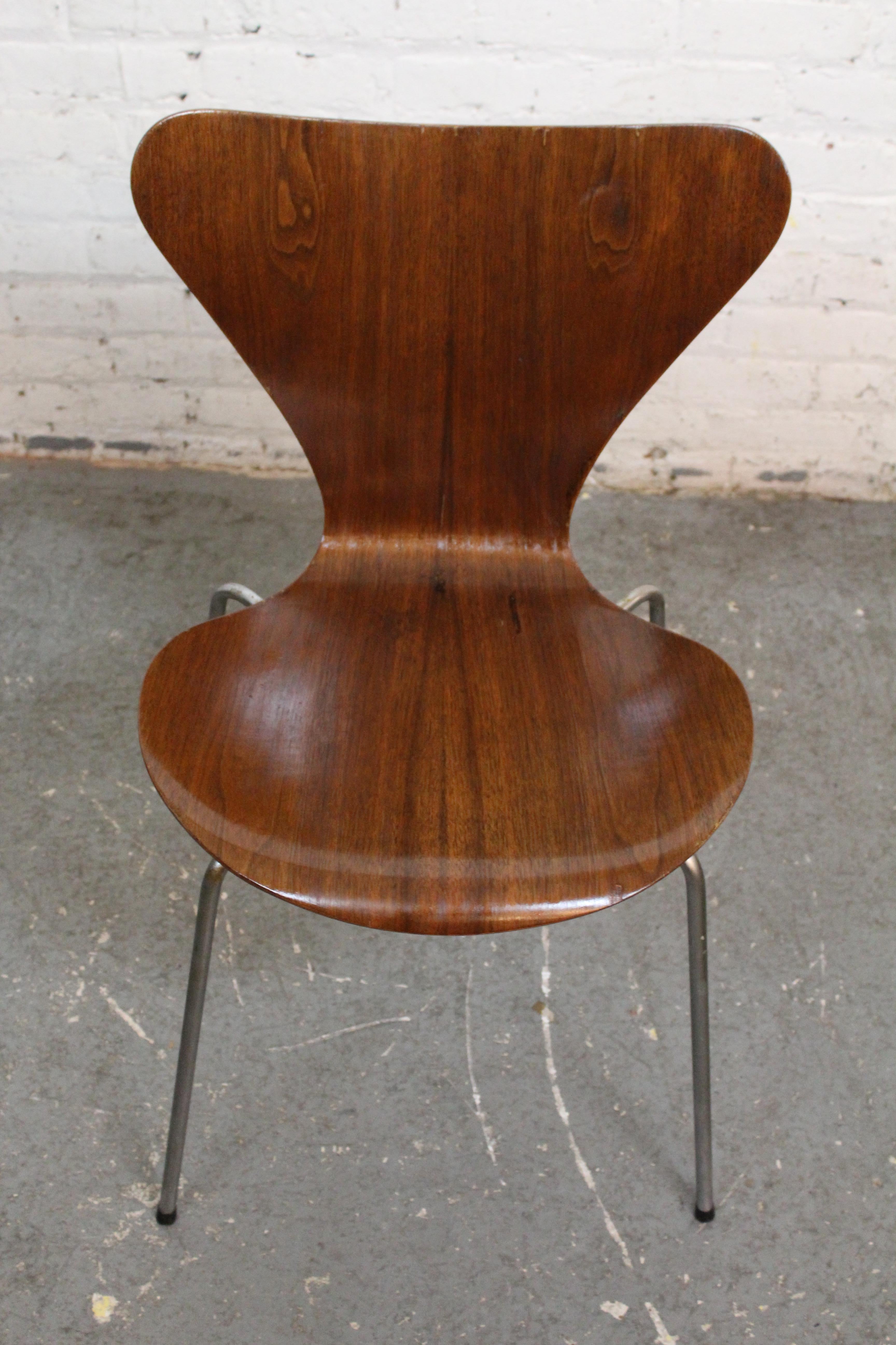 Set of Arne Jacobsen Series 7 (3107) Chairs by Fritz Hansen c. 1950s 3