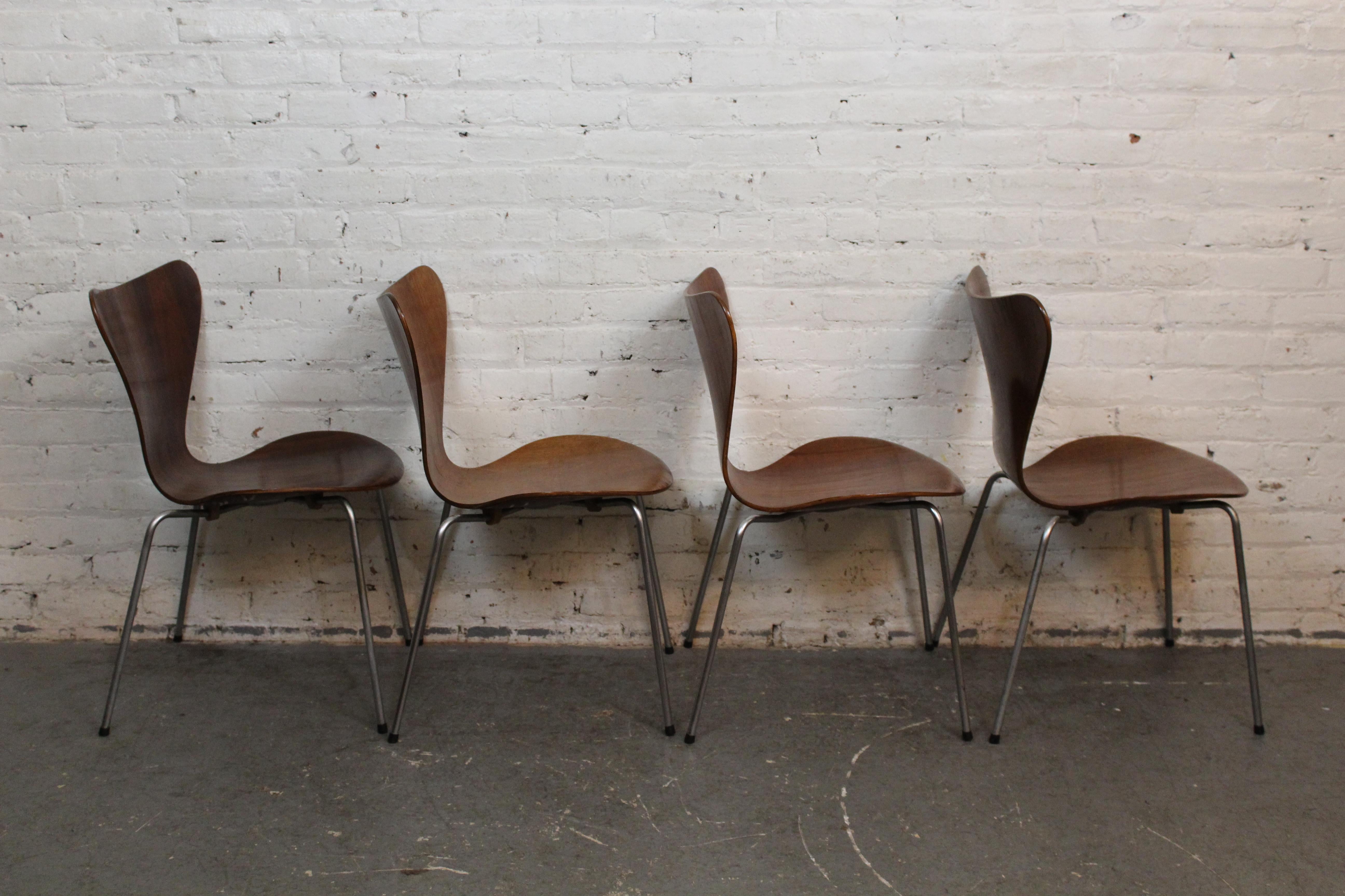 Veneer Set of Arne Jacobsen Series 7 (3107) Chairs by Fritz Hansen c. 1950s