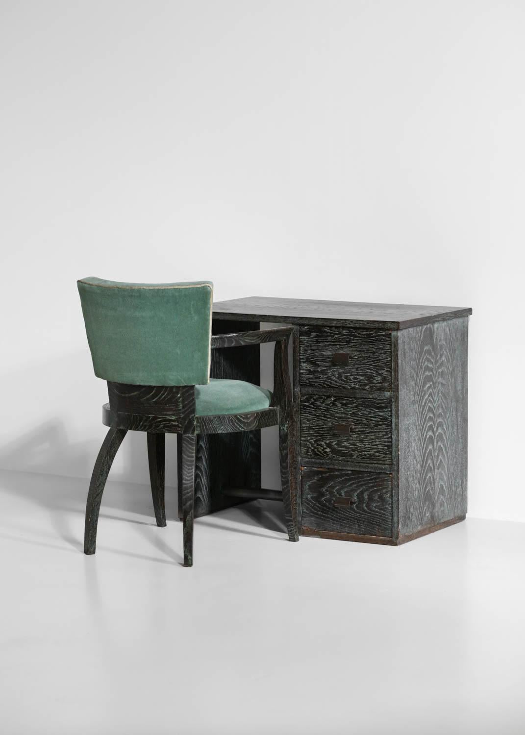 Set composed of a desk and an armchair of art deco style of the cabinetmaker from Lyon Francisque Chaleyssin dating from the 40s. Desk and armchair structure in solid oak and veneer covered with green ceruse. Desk composed of three drawers with