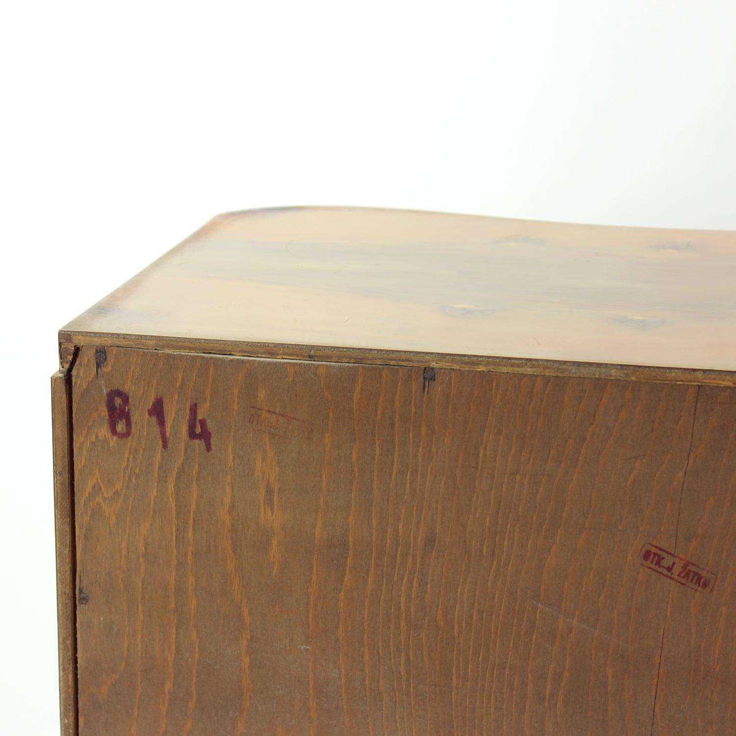 Set Of Art Deco Bedside Tables In Walnut, Czechoslovakia 1940s 5