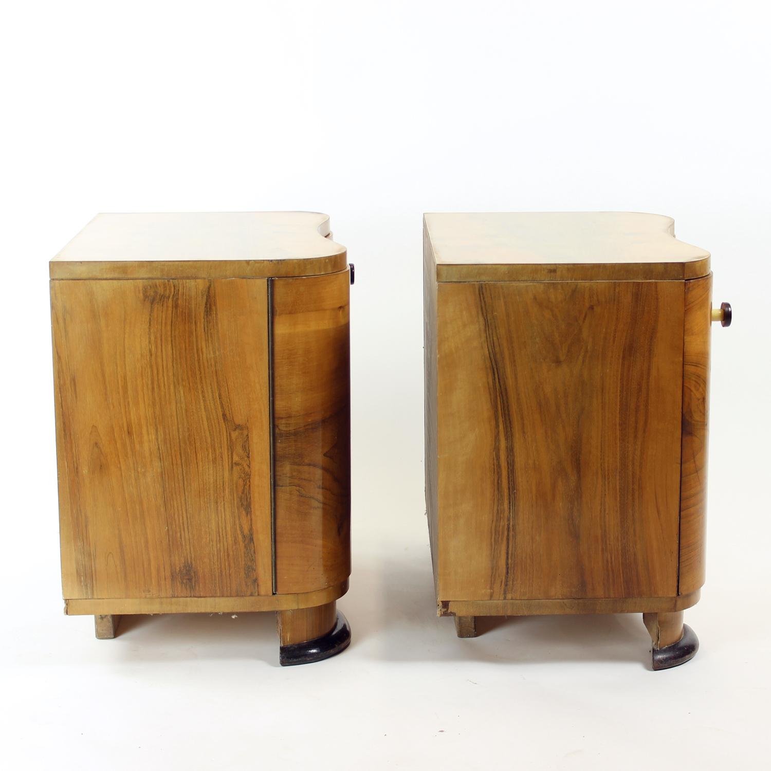 Set Of Art Deco Bedside Tables In Walnut, Czechoslovakia 1940s 6