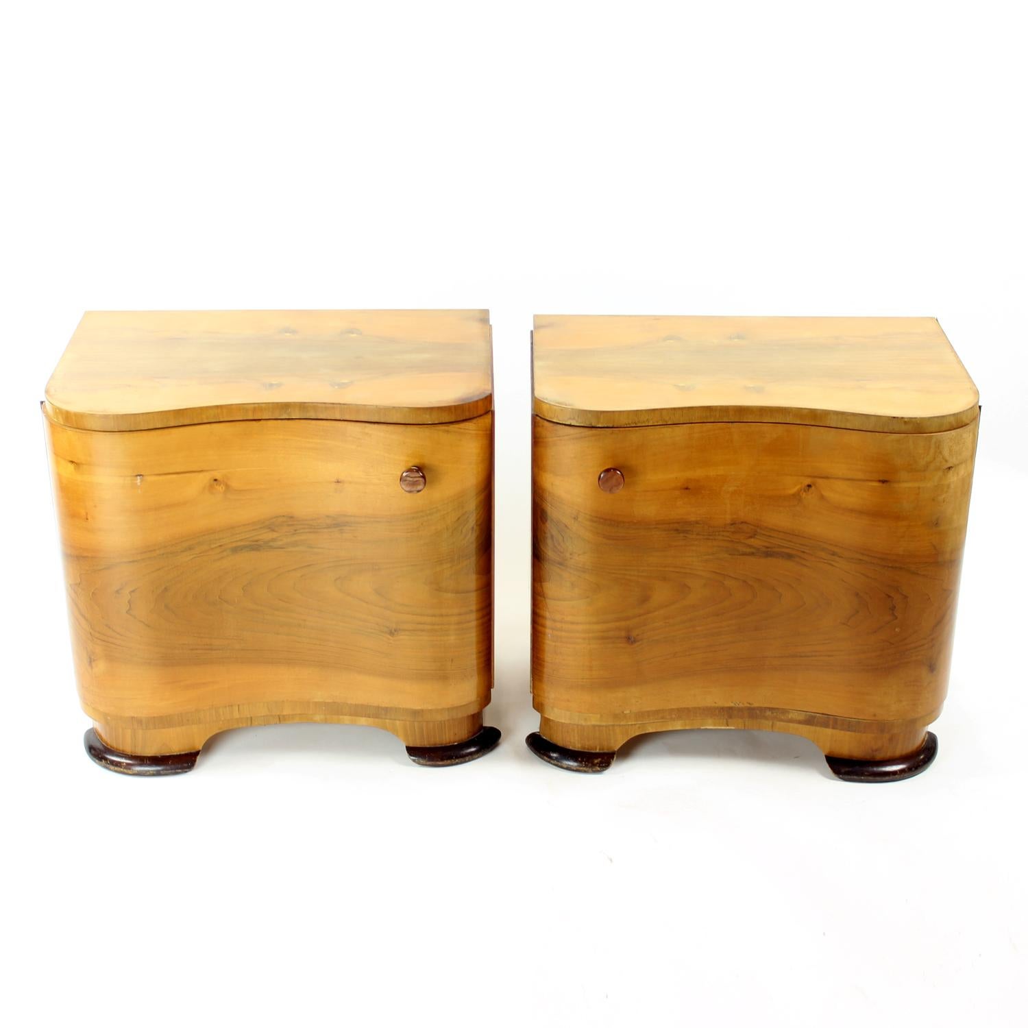 Set Of Art Deco Bedside Tables In Walnut, Czechoslovakia 1940s 7