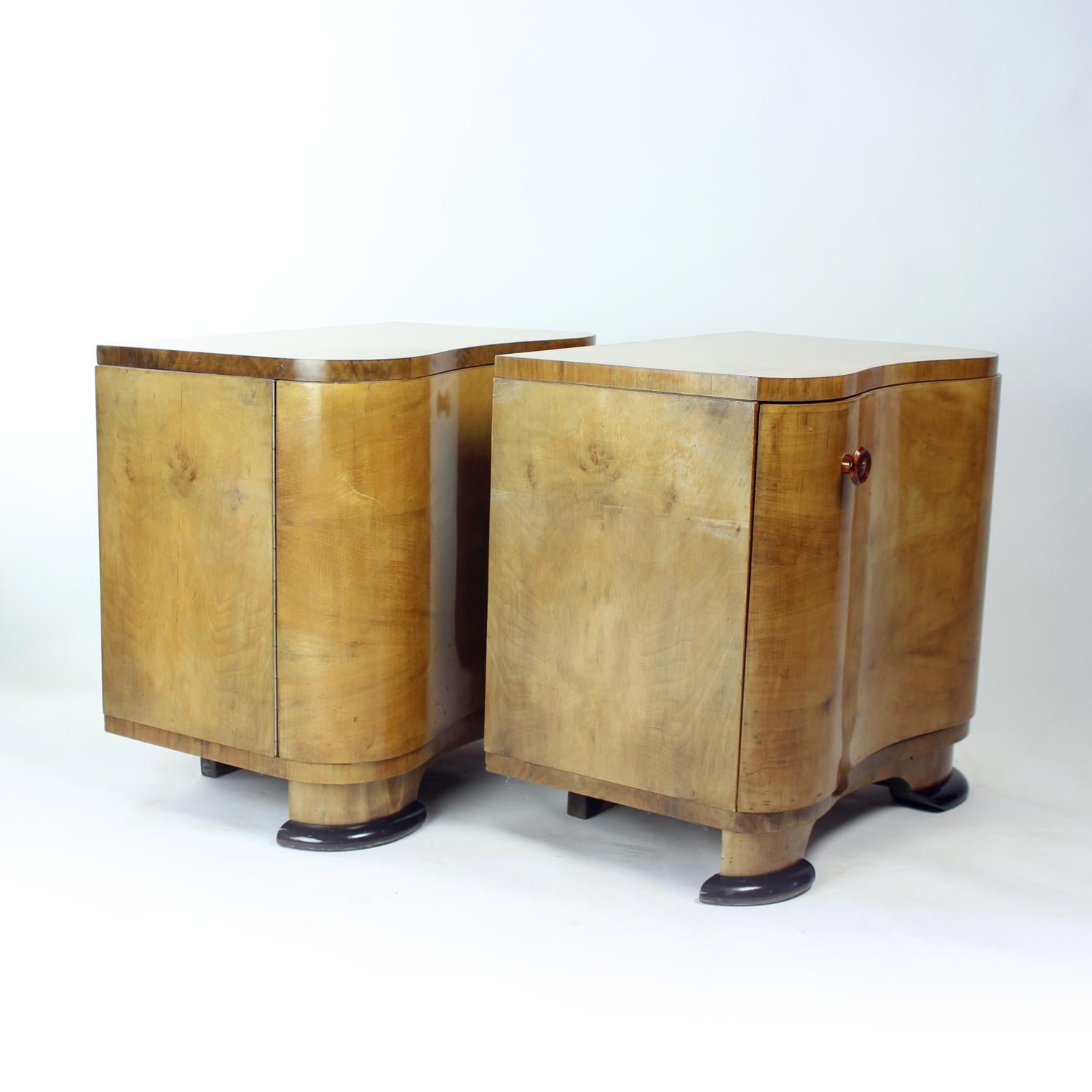 Set Of Art Deco Bedside Tables In Walnut, Czechoslovakia 1940s 10