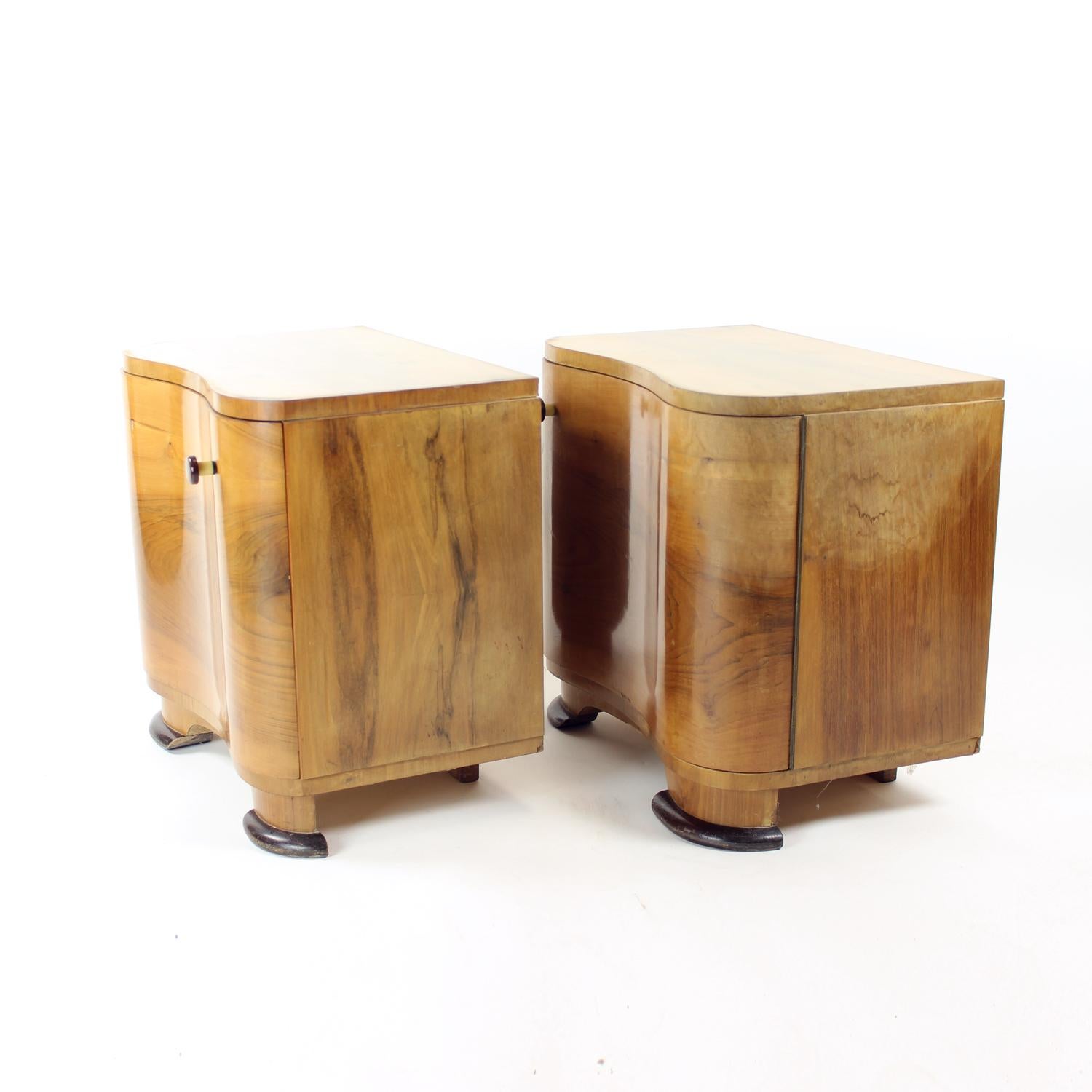 Set Of Art Deco Bedside Tables In Walnut, Czechoslovakia 1940s 3