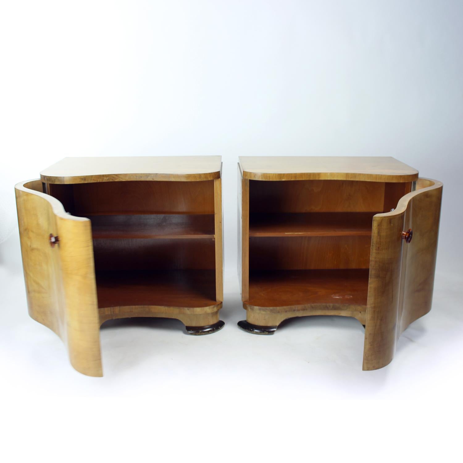 Set Of Art Deco Bedside Tables In Walnut, Czechoslovakia 1940s 4