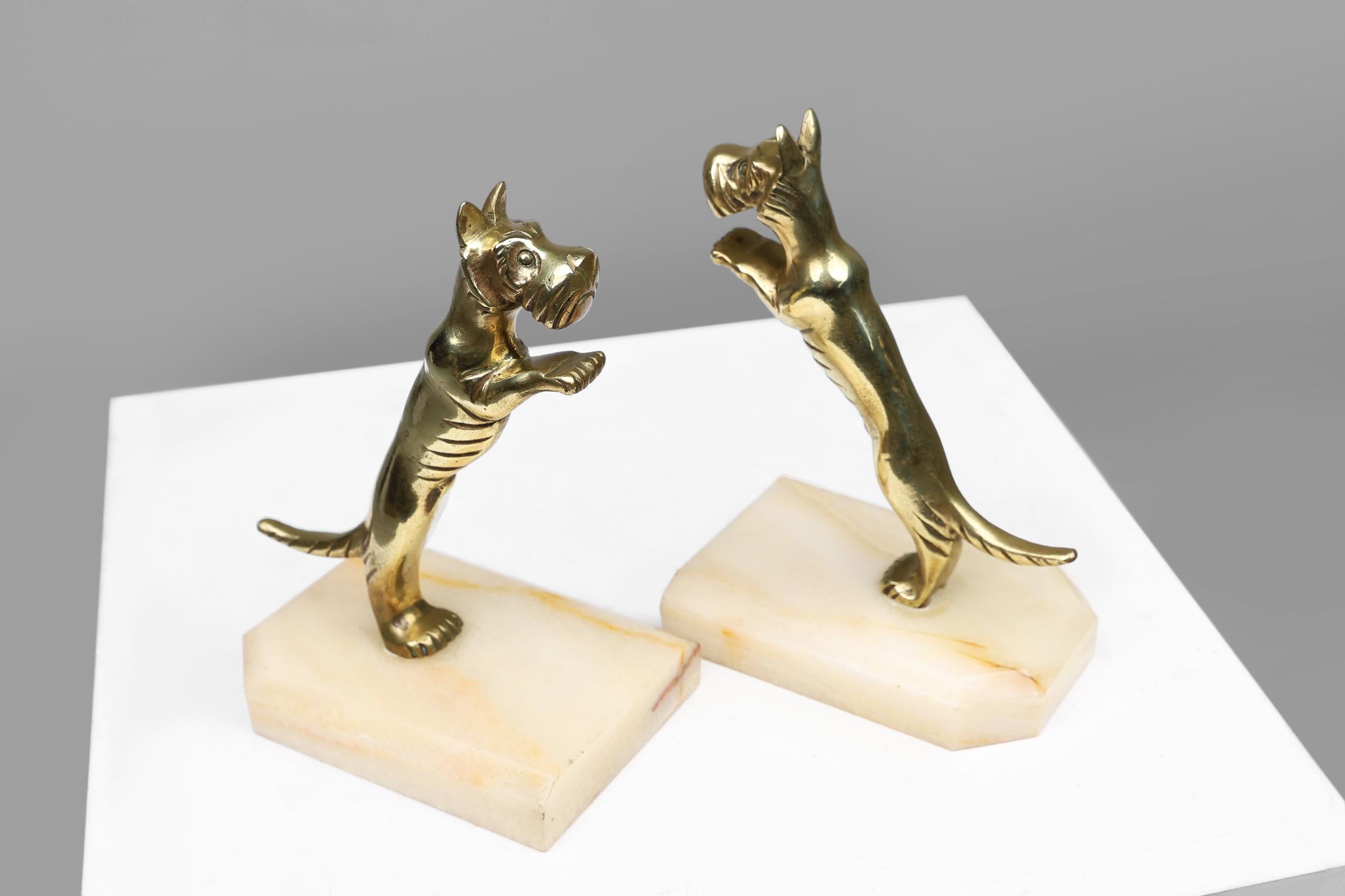 Set of Art Deco bookends in copper with marble base, France 1930s For Sale 1