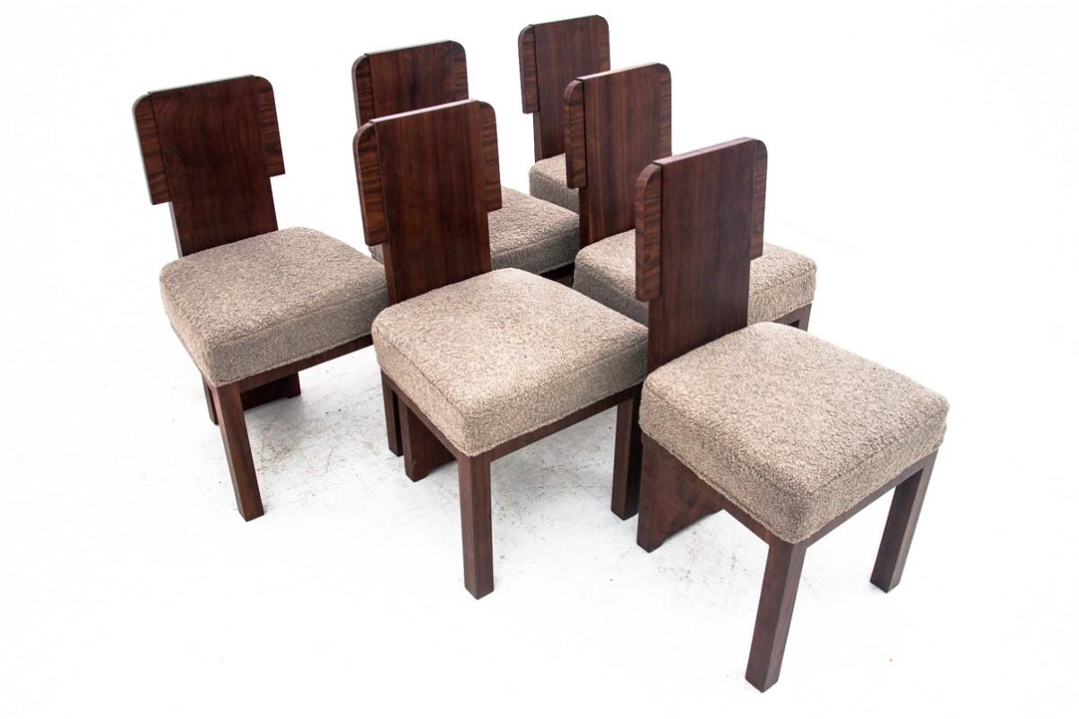 Six Art Deco chairs from the mid-20th century.

Furniture in very good condition, after professional renovation. Seats covered with a new bouclé fabric.

Dimensions: height 84 cm / seat height 46 cm / width 46 cm / depth 48 cm.