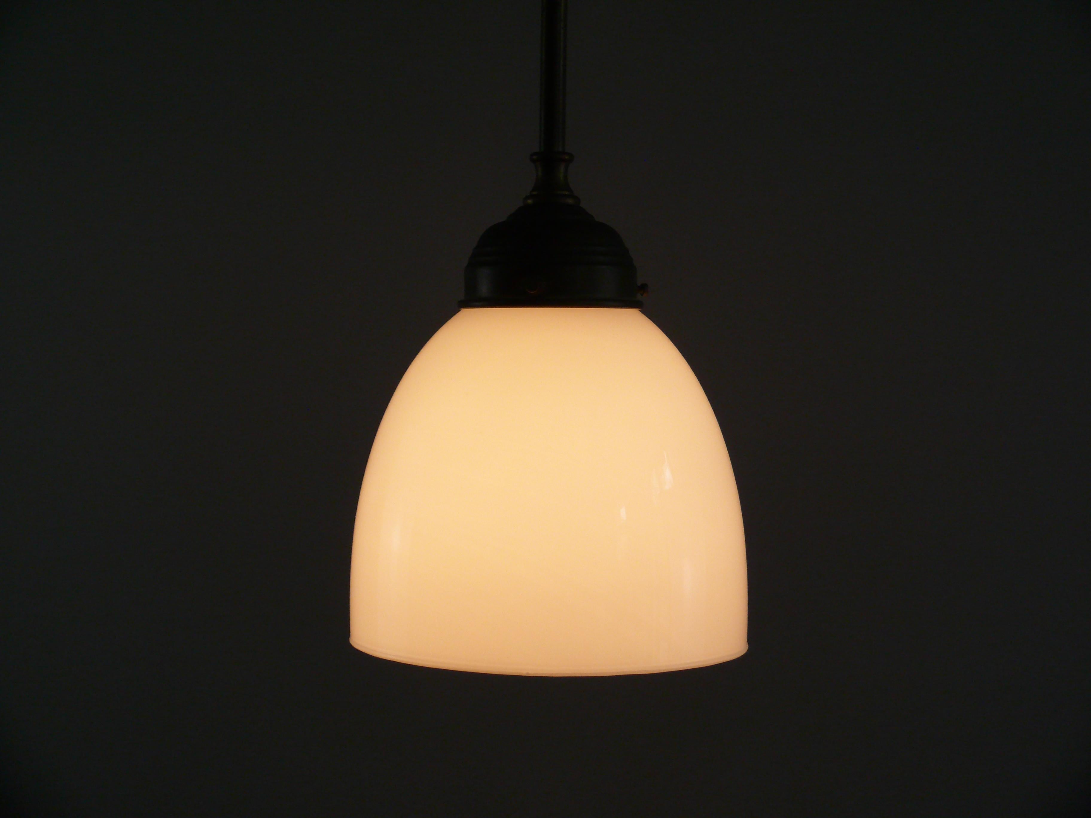 Set of Art Déco Pendant Lights With Opaline Glass, vintage In Good Condition For Sale In Schwerin, MV