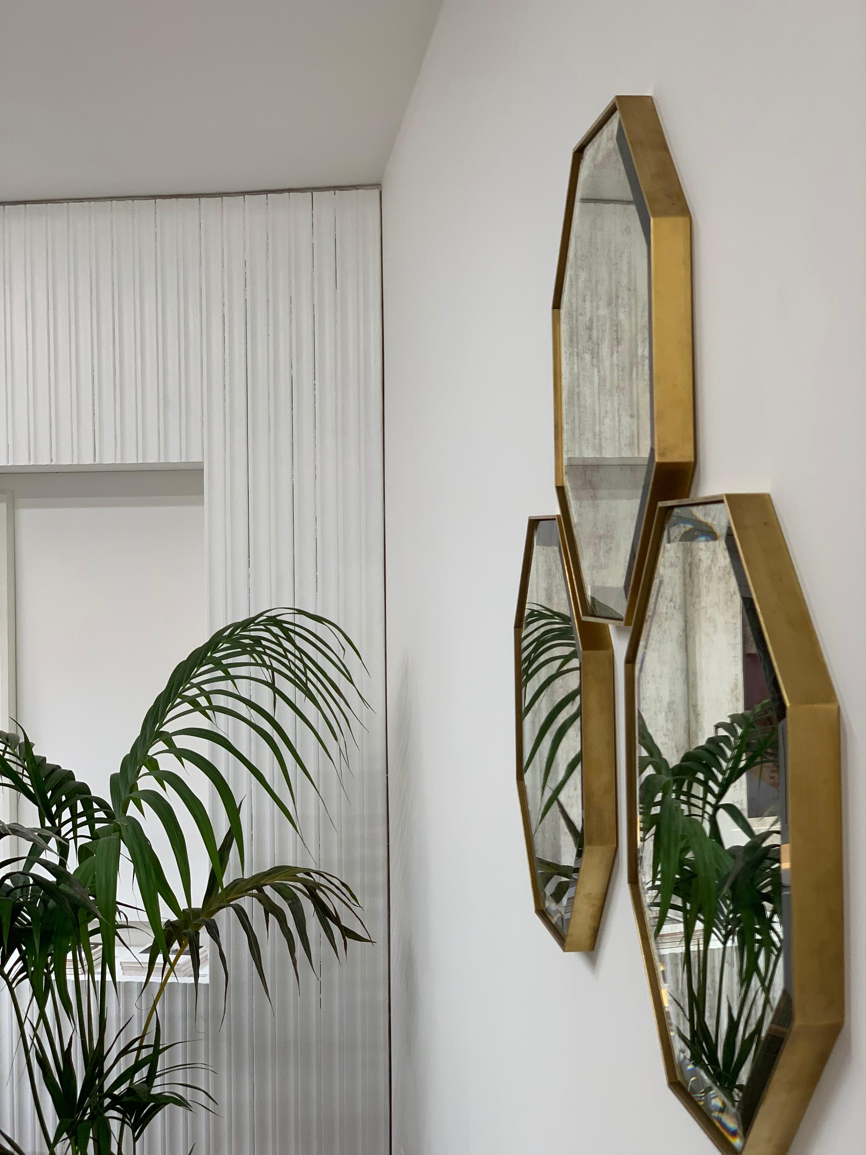 Satz Art Deco Stil Eros achteckige Messing Spiegel Antike Spiegel & Bevel Detail im Angebot 1
