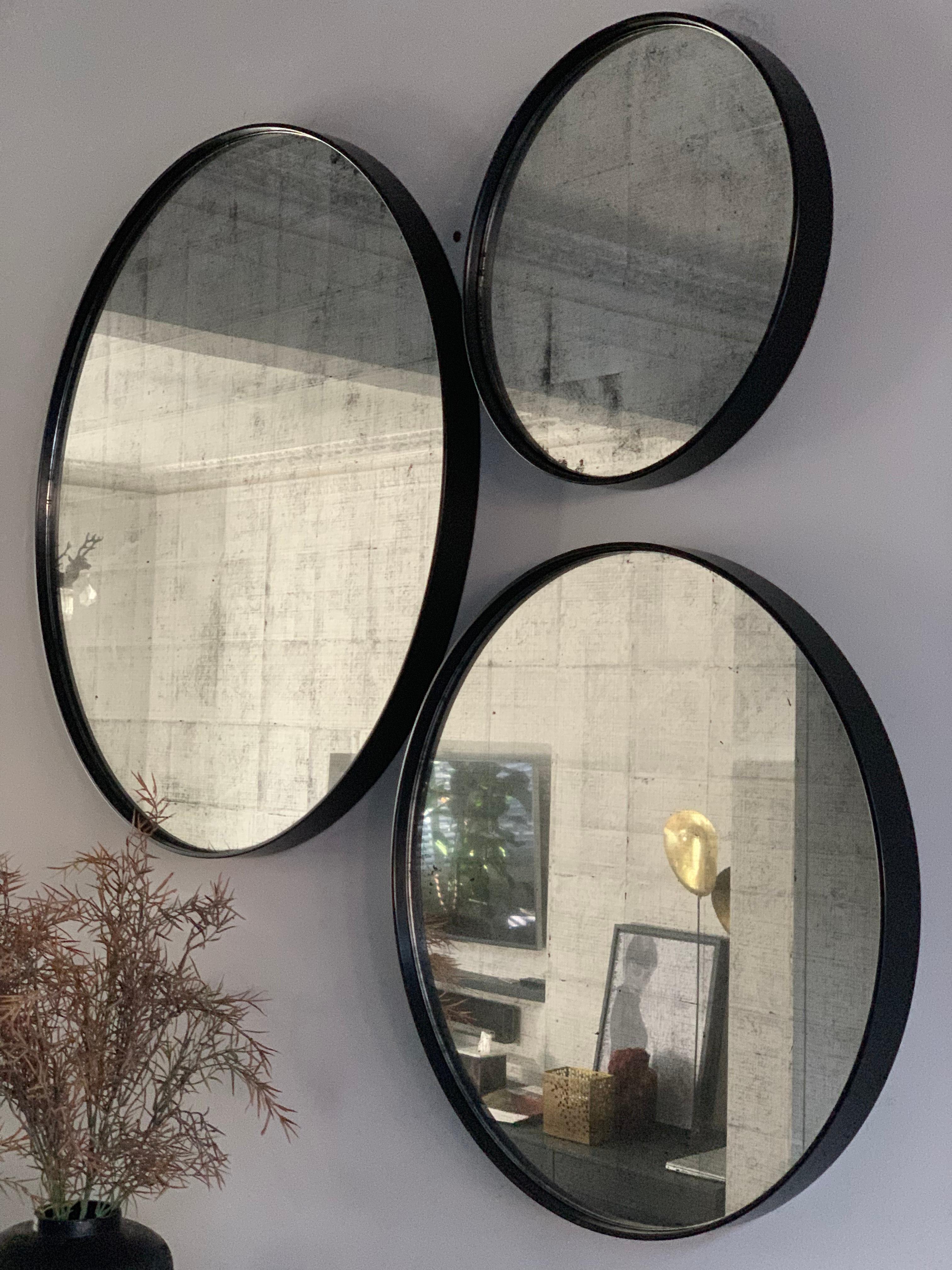 Set of Art Deco Style Eros Round Mirror with White Gold Mirror Black For Sale 5