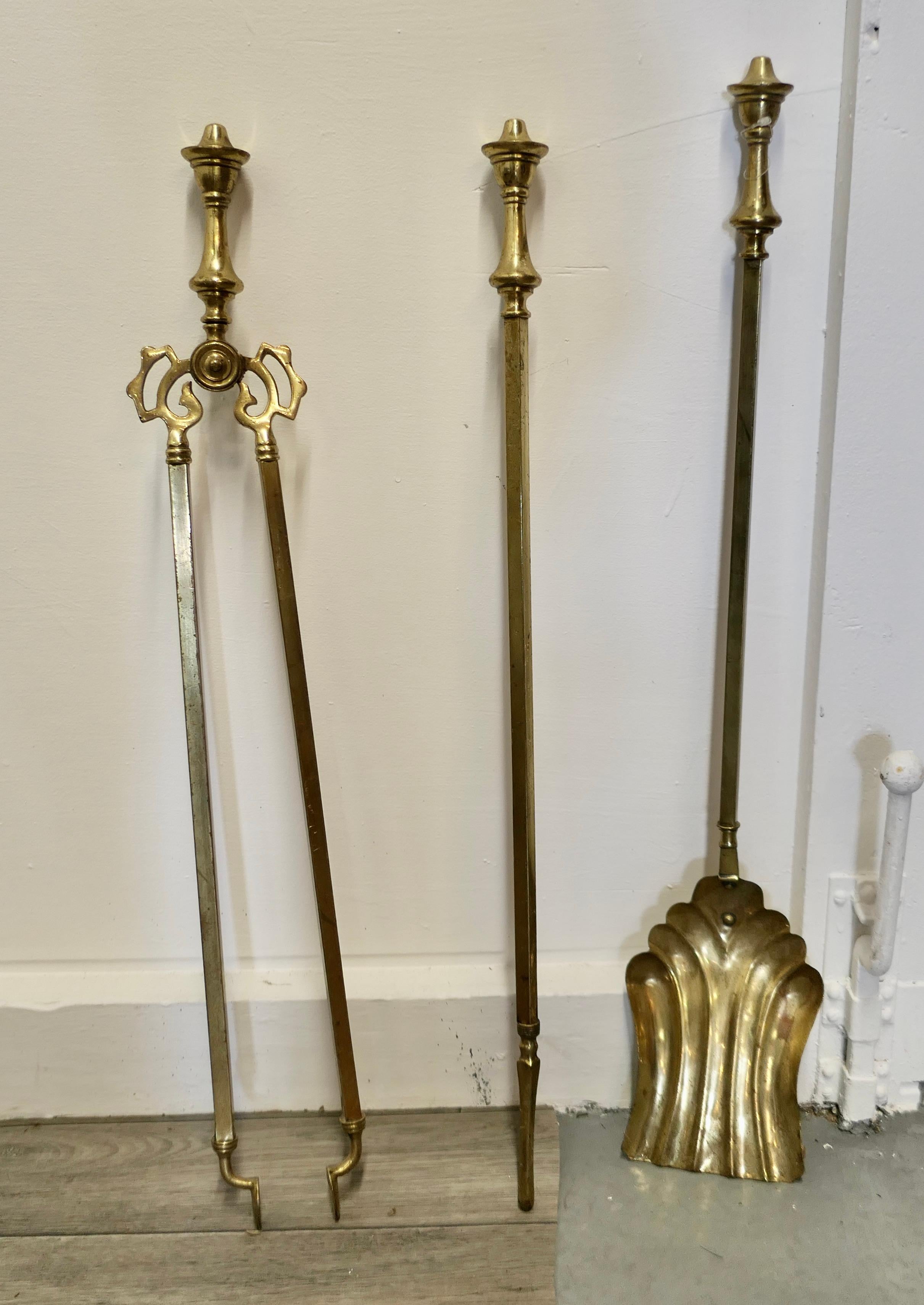 Set of Arts & Crafts Brass Fireside Tools     In Good Condition For Sale In Chillerton, Isle of Wight