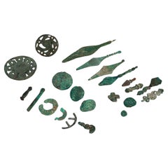 Set di antichi manufatti/oggetti in bronzo del Gandhara