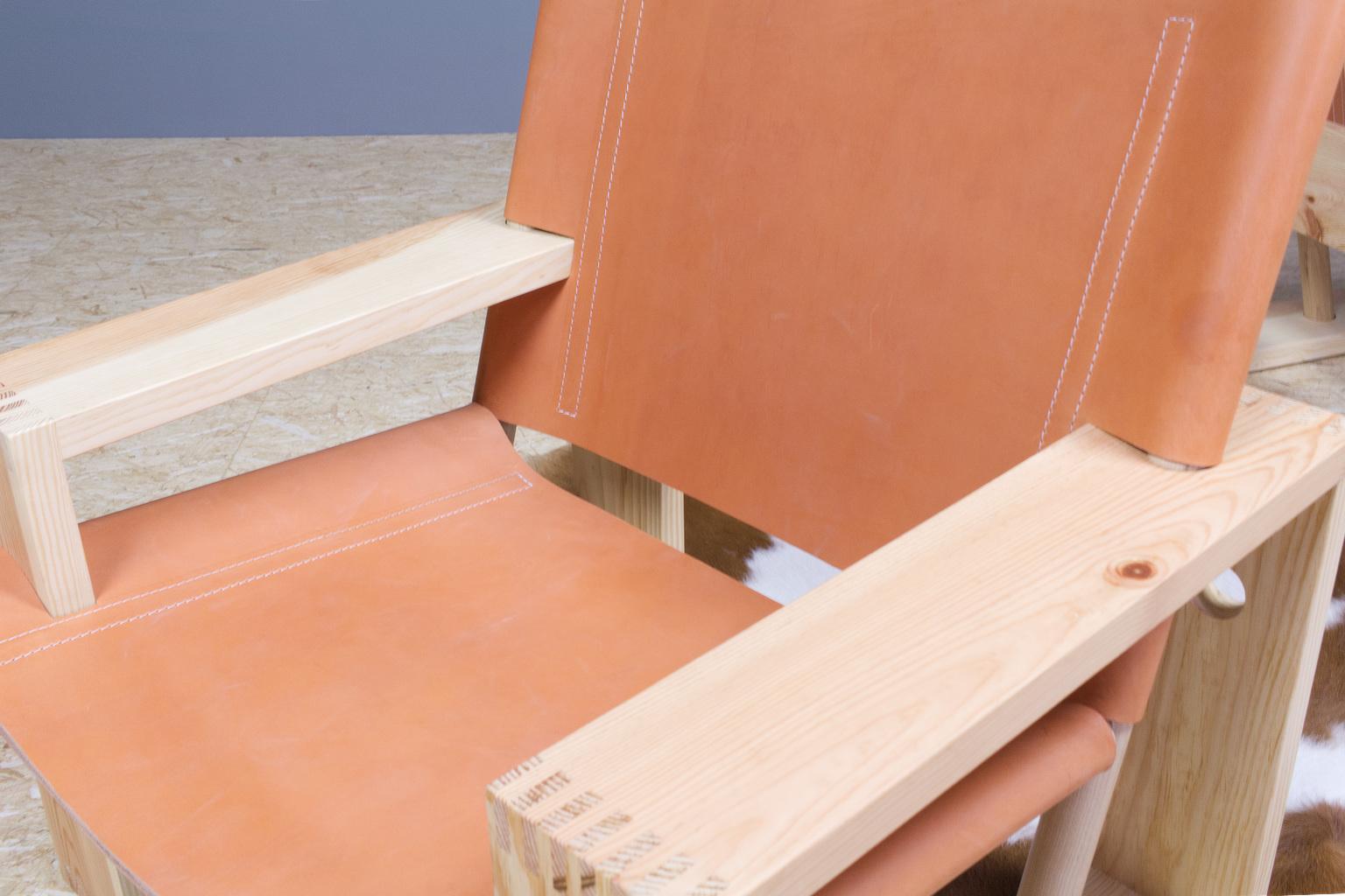 Set of Ate Van Apeldoorn Lounge Chairs in Pine and Leather, Model 'stokkenstoel' In New Condition For Sale In Beek en Donk, NL
