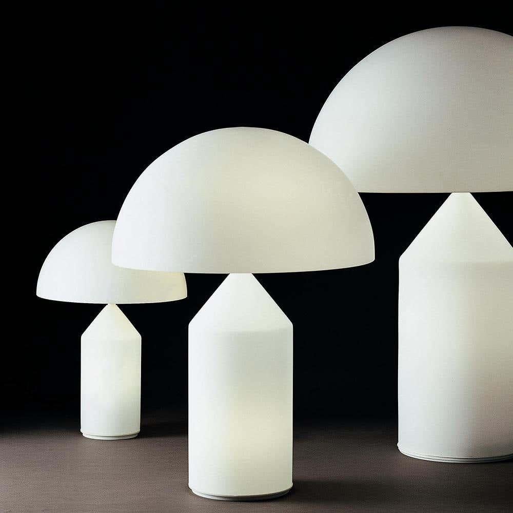 XXIe siècle et contemporain Ensemble de lampes de bureau en verre « Atollo » conçues par Vico Magistretti pour Oluce en vente