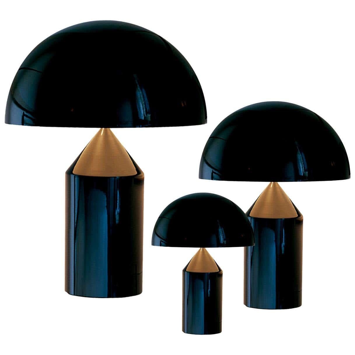 Métal Lot de grandes, moyennes et petites lampes de bureau noires « Atollo » conçues par Magistretti en vente