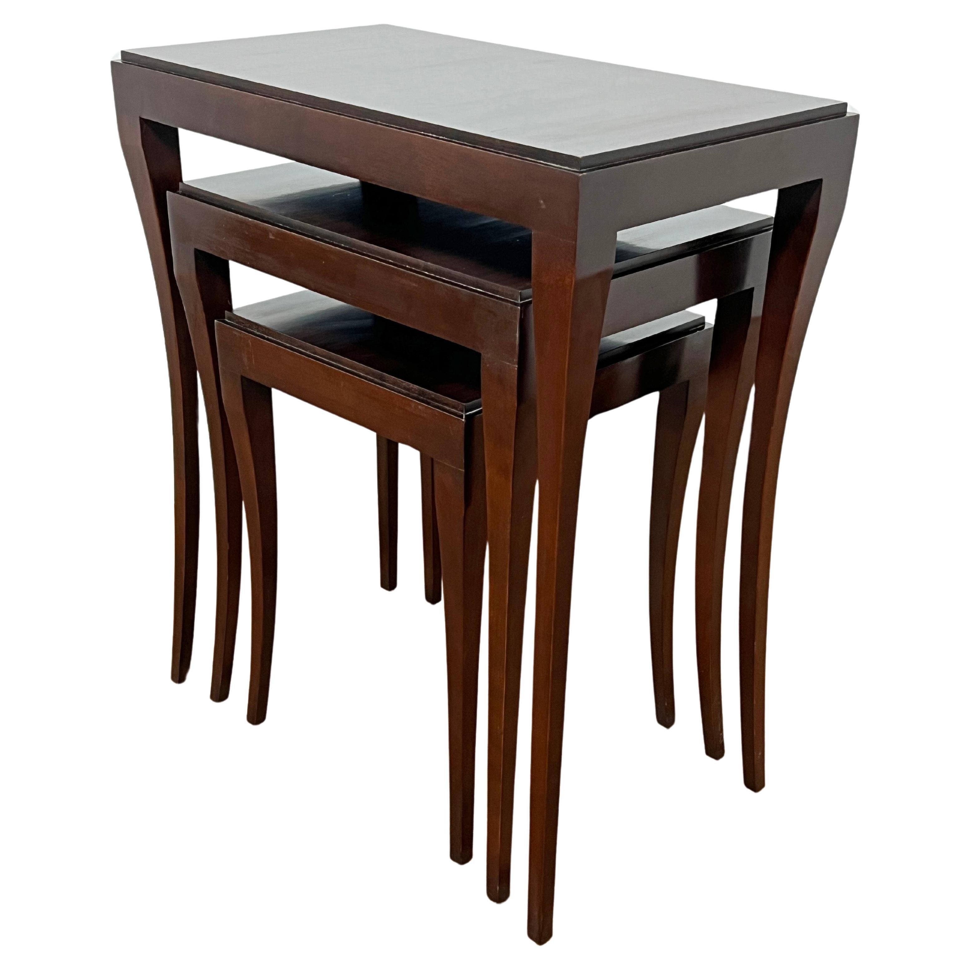 Juego de mesas nido de caoba Barbara Barry para Baker Furniture Circa años 80