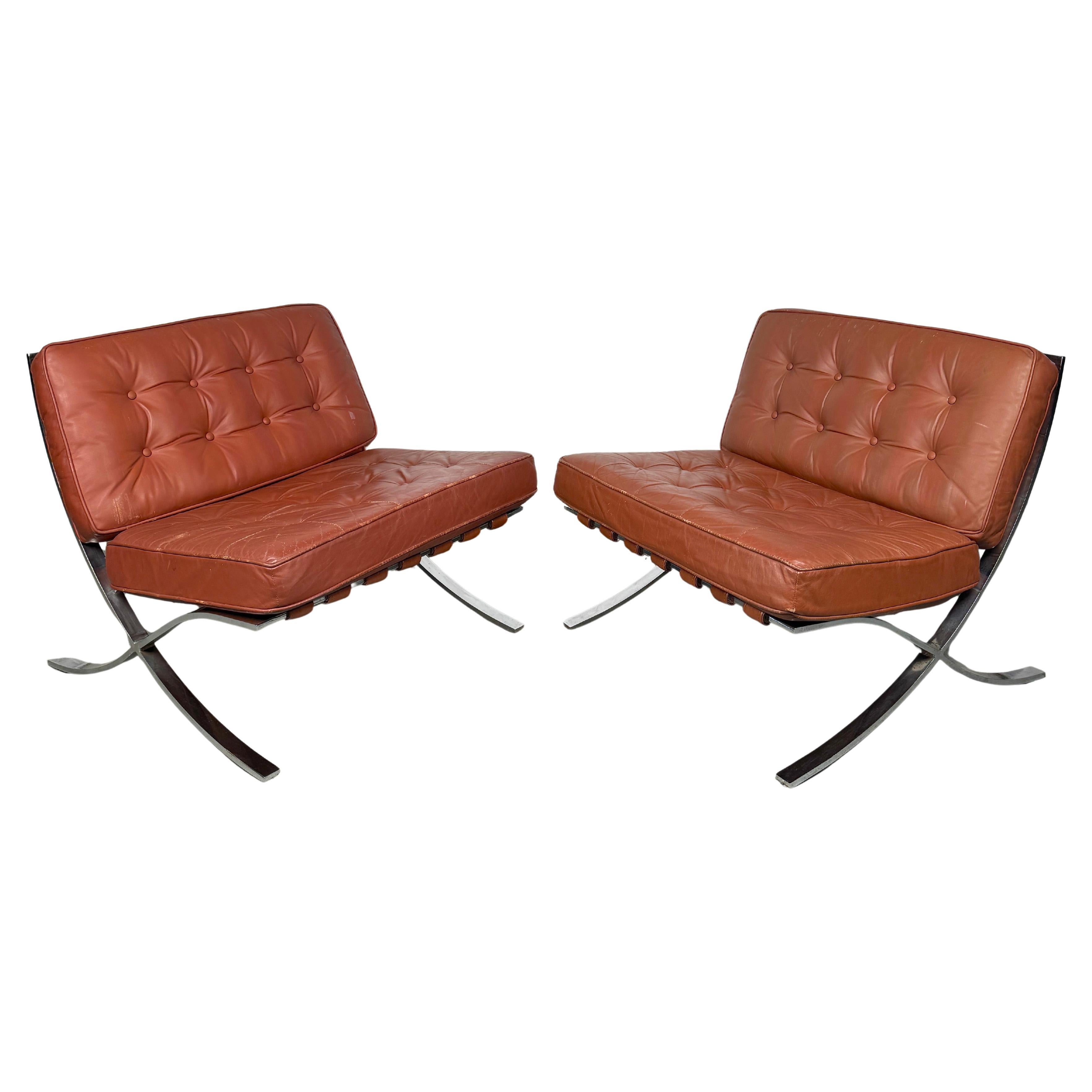Ensemble de belles chaises "Barcelona" modernes du milieu du siècle dernier