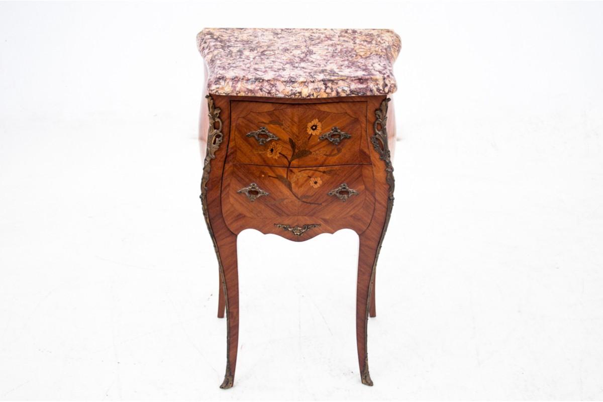 Set of bedside tables, France, circa 1920.

Very good condition.

Wood: walnut

dimensions: height 73 cm width 43 cm depth 33 cm