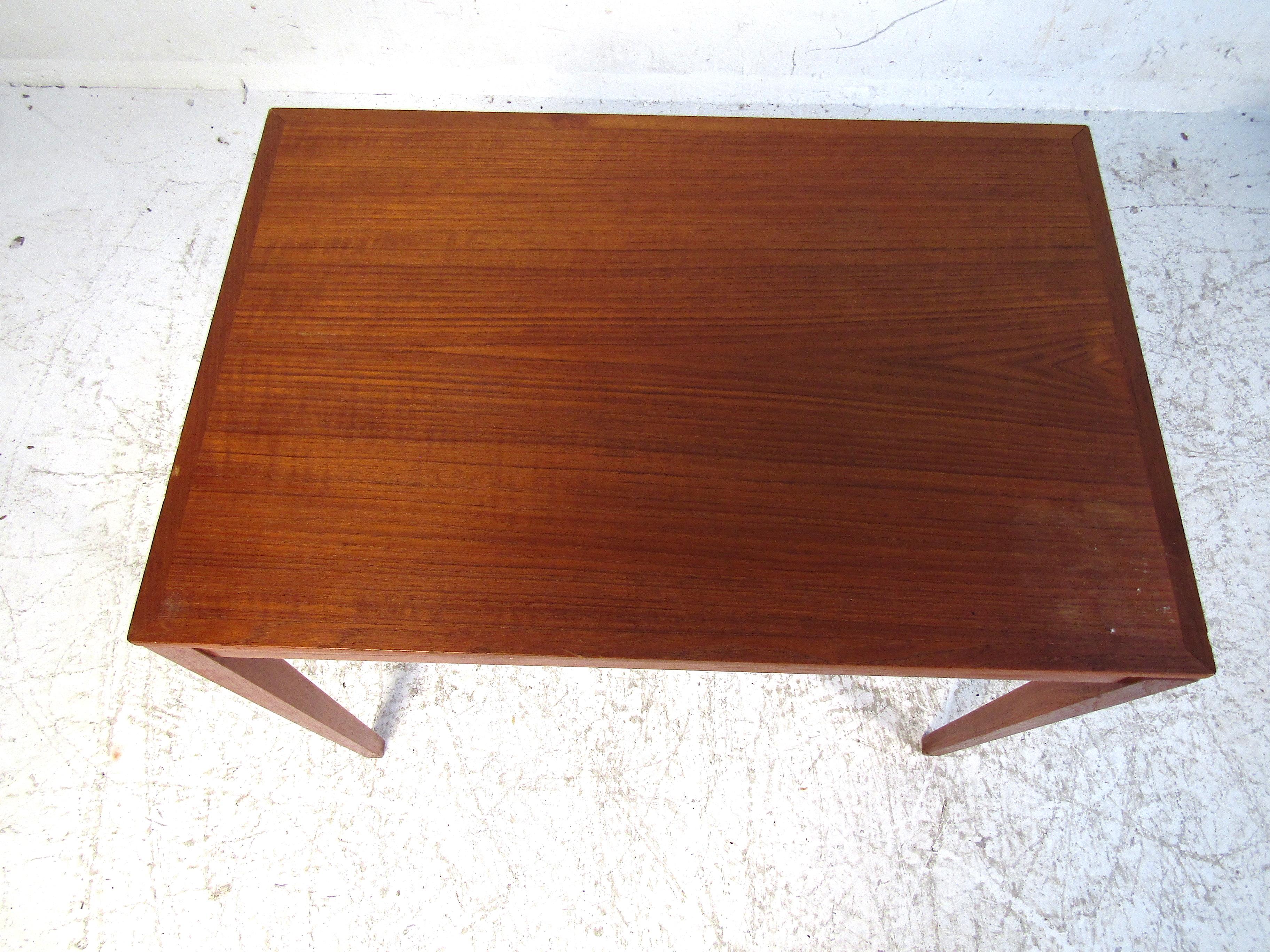 Set of Bent Silberg Danish Nesting Tables In Good Condition For Sale In Brooklyn, NY