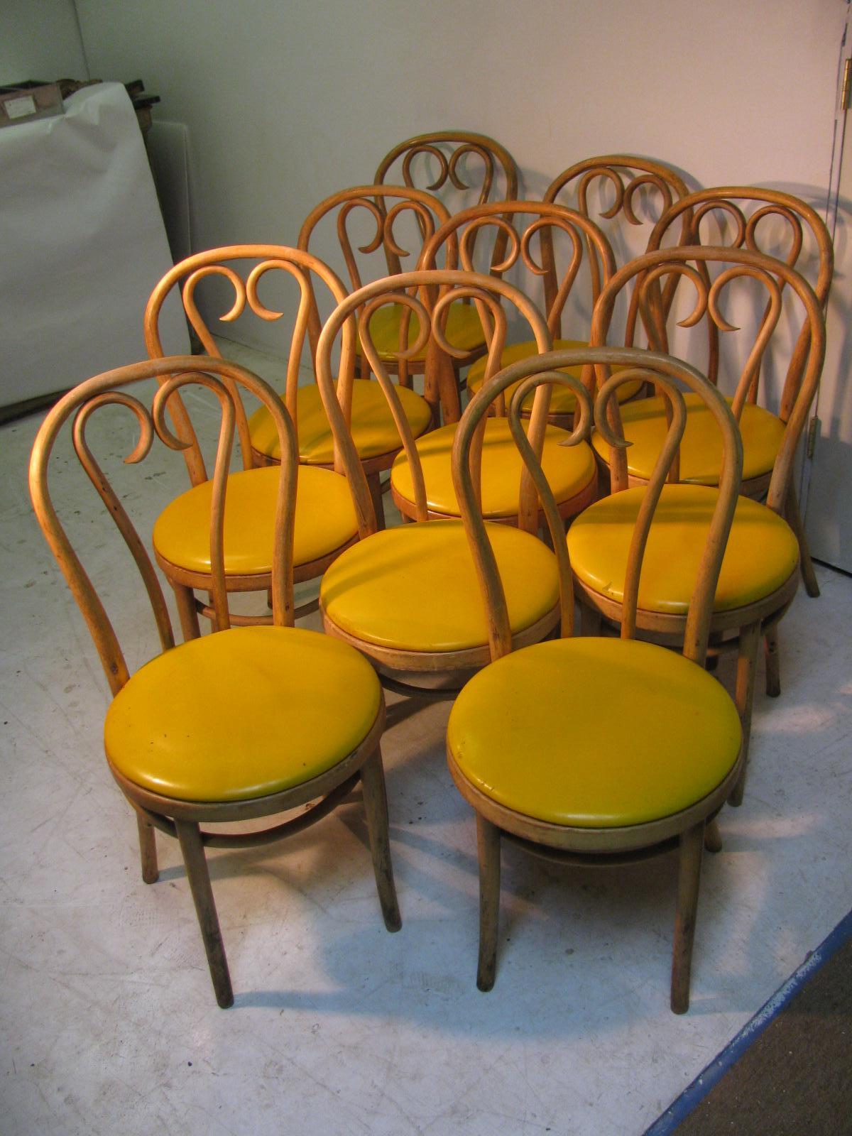 Paire de chaises de salle à manger bistro en bois cintré Thonet Bon état - En vente à Port Jervis, NY