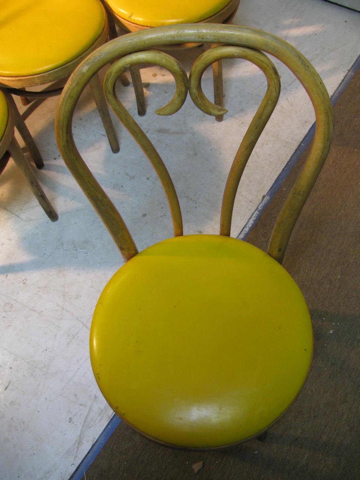 Hêtre Paire de chaises de salle à manger bistro en bois cintré Thonet en vente