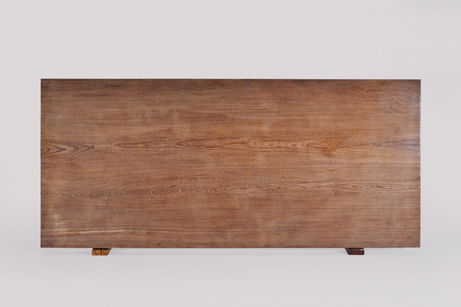 Set aus zwei maßgeschneiderten Tischen aus antikem, aufgearbeitetem Hartholz, Esstisch und Bank im Angebot 3
