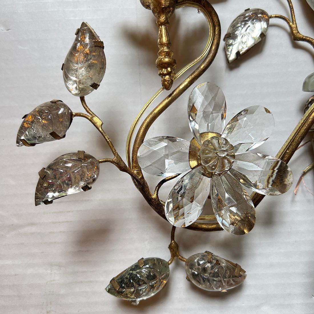 Set of Bird Sconces with Molded Glass Leaves, Sold in Pairs In Good Condition For Sale In New York, NY