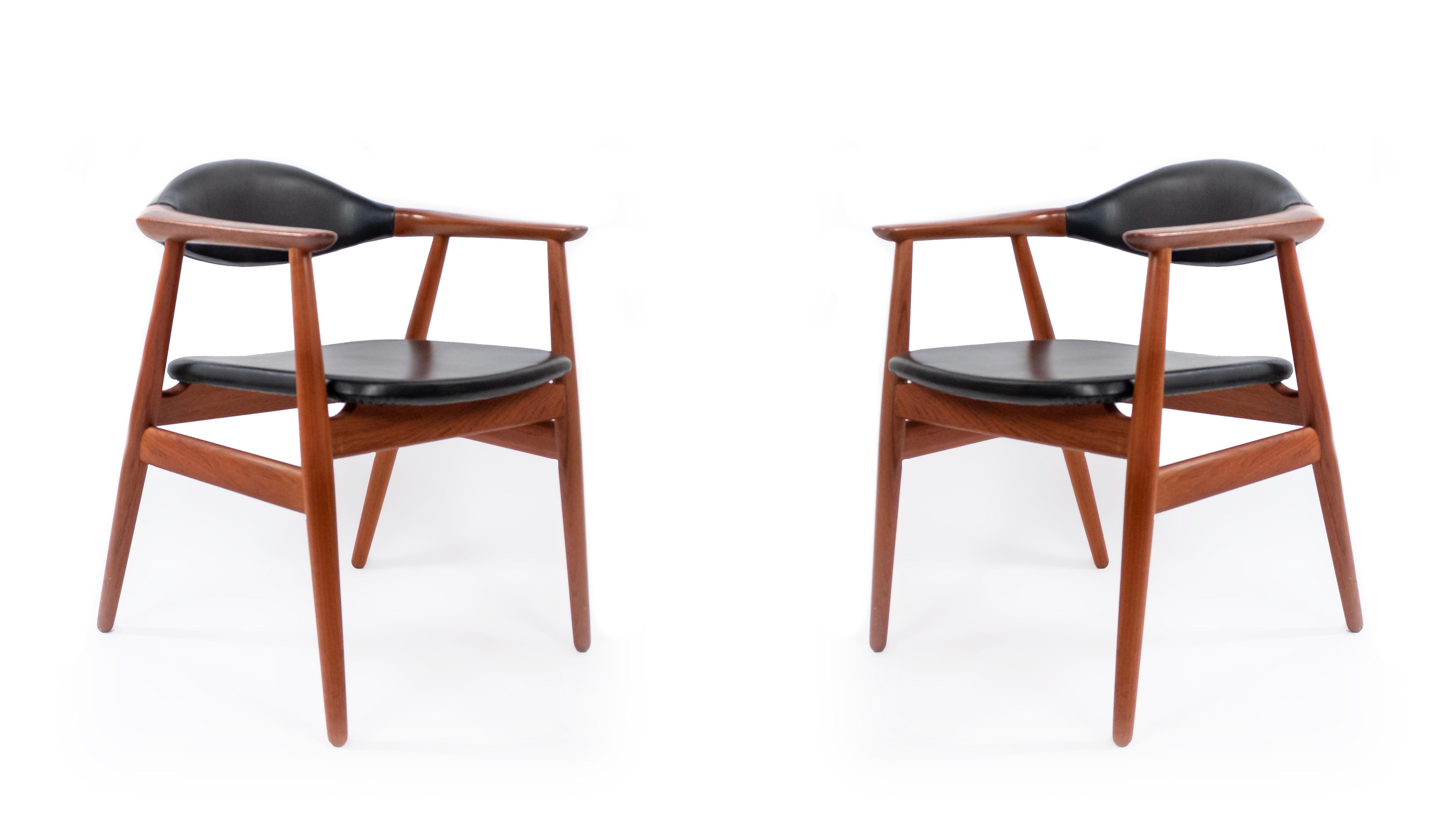 Set of Black Vinyl and Teak Erik Kirkegaard Midcentury Arm Chairs For Sale 6