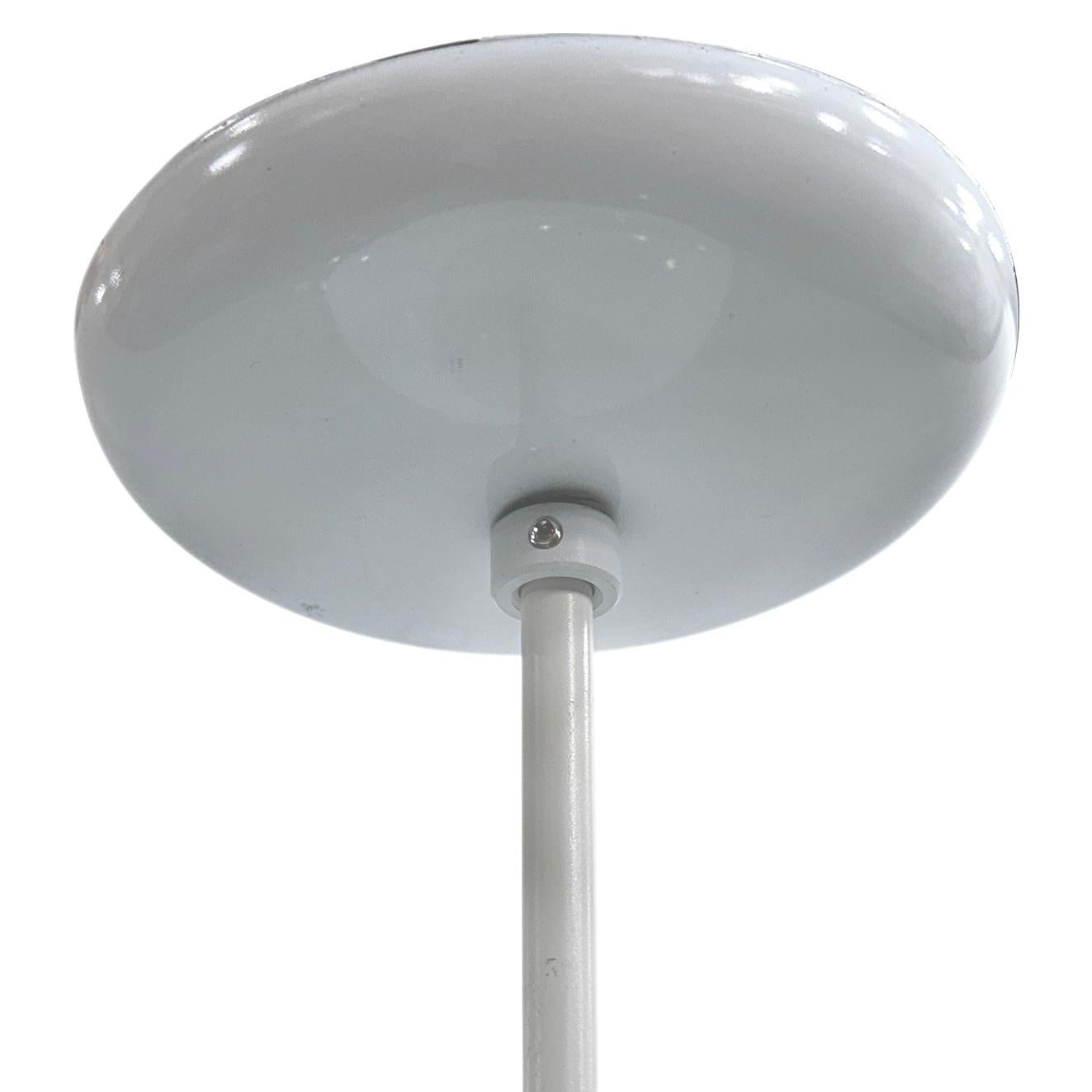 Ein Satz von 4 italienischen mundgeblasenen Glaskugellaternen aus den 1960er Jahren mit einer Edison-Glühbirne. Einzelverkauf.

Abmessungen:
Fallhöhe: 21