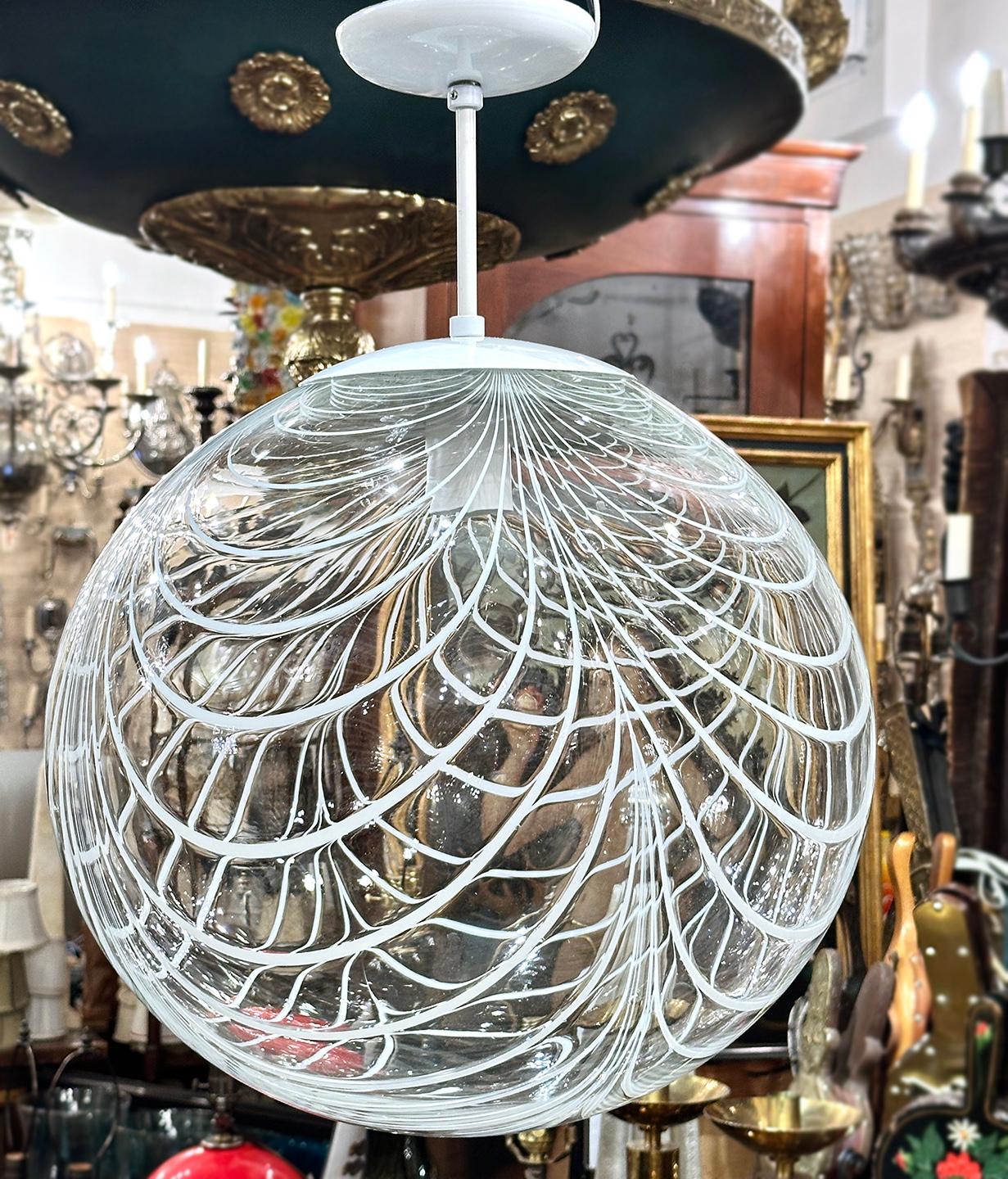 Verre brun Ensemble de lanternes globe en verre soufflé, vendues individuellement en vente