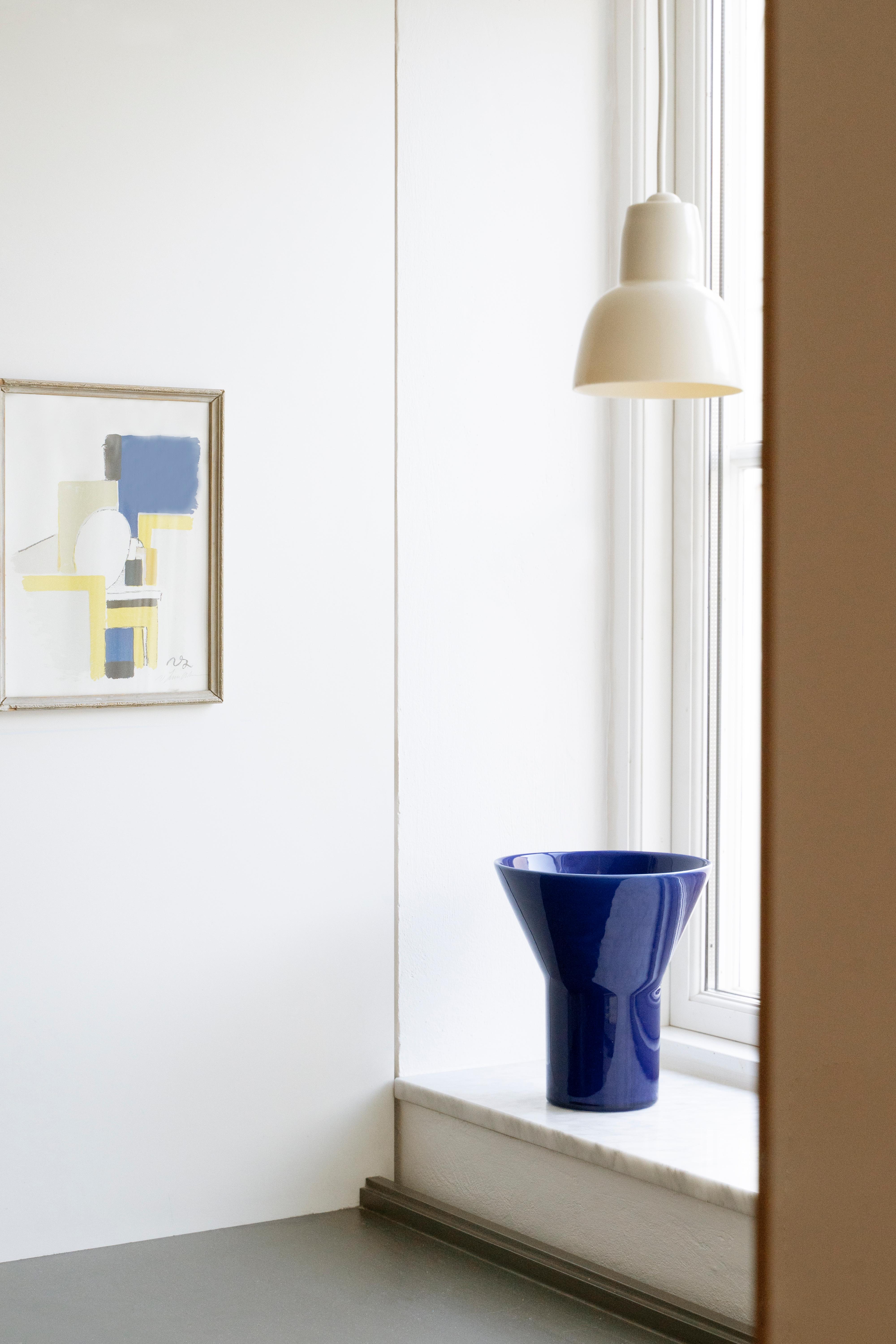 Autre Ensemble de grand vase KYO en céramique bleue et grand vase Kyo blanc étoilé par Mazo Design en vente