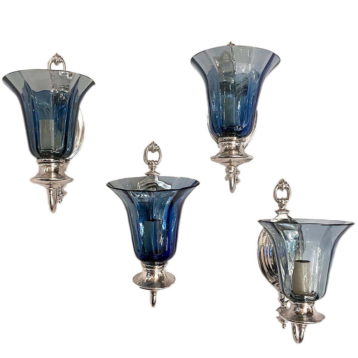 italien Ensemble d'appliques en verre bleu, vendu par paire. en vente