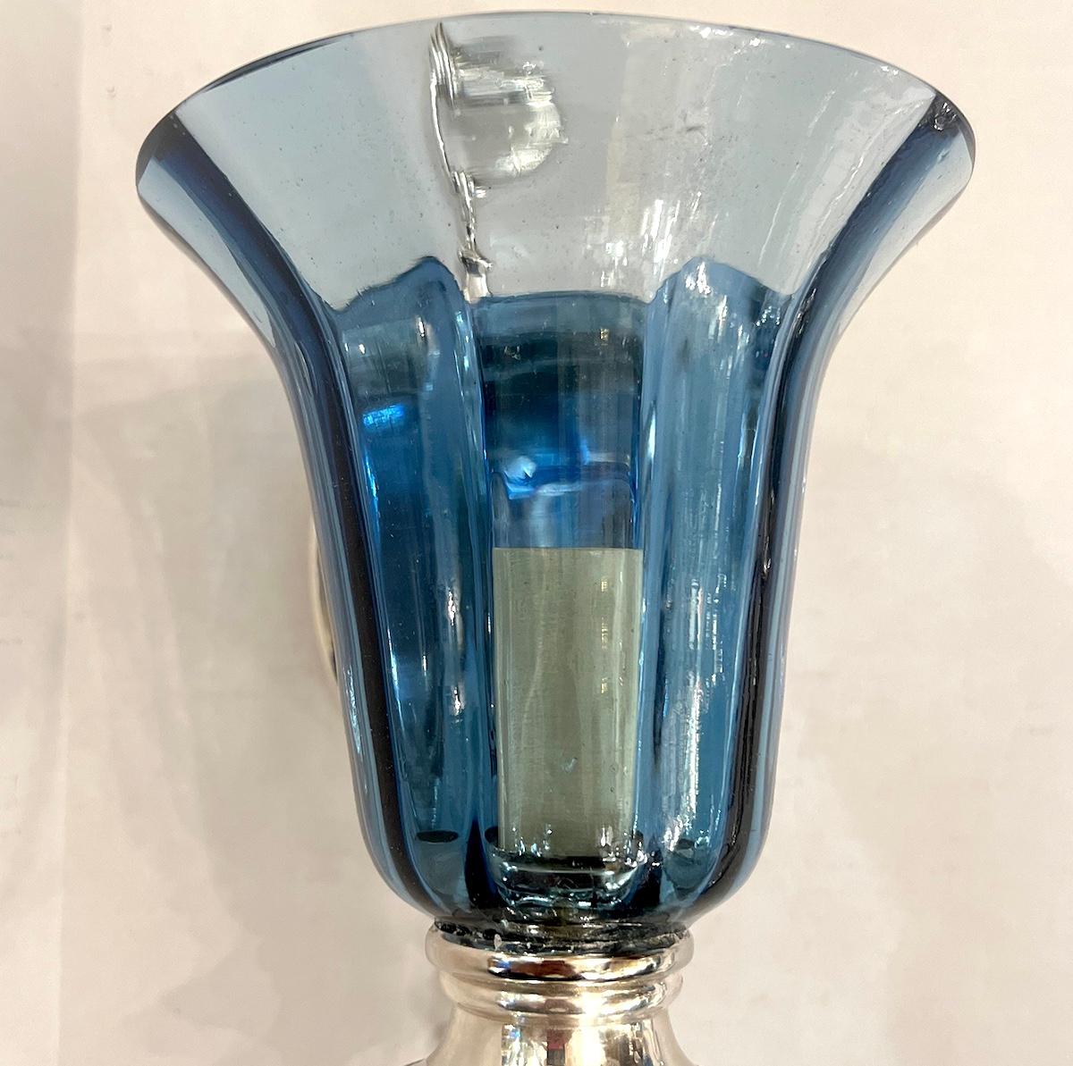 Début du 20ème siècle Ensemble d'appliques en verre bleu, vendu par paire. en vente