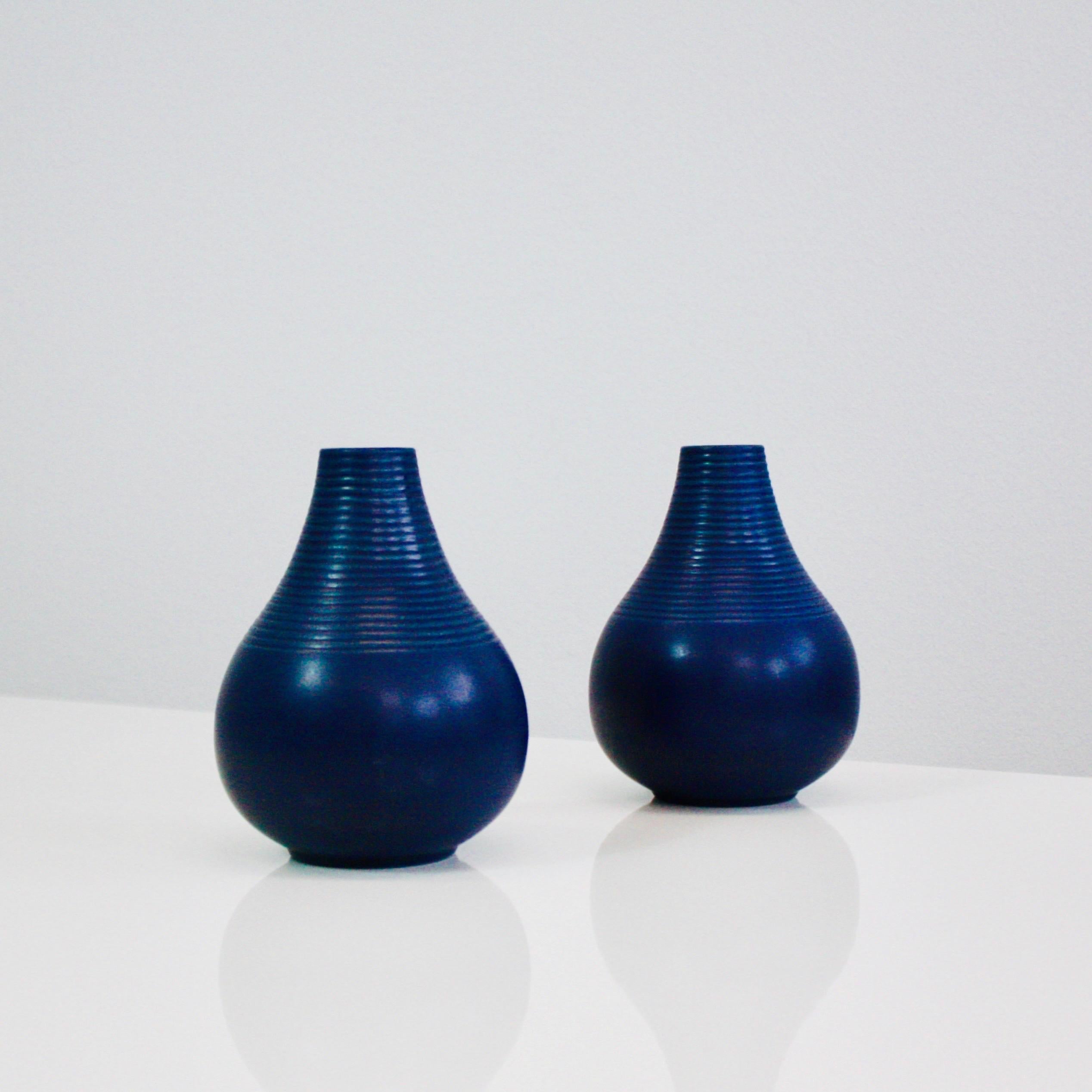 A rare set of blue drop-shaped stoneware vases with horizontal lines designed by Axel Sørensen in 1941 for P. Ipsense Enke. An irresistible set for any beautiful space. 

* Set (2) of blue drop-shaped stoneware vases with horizontal lines 
*