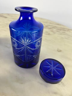 Set aus Flasche und 6 Gläsern aus farbigem und handgraviertem Kristall, Italien, 1980er Jahre