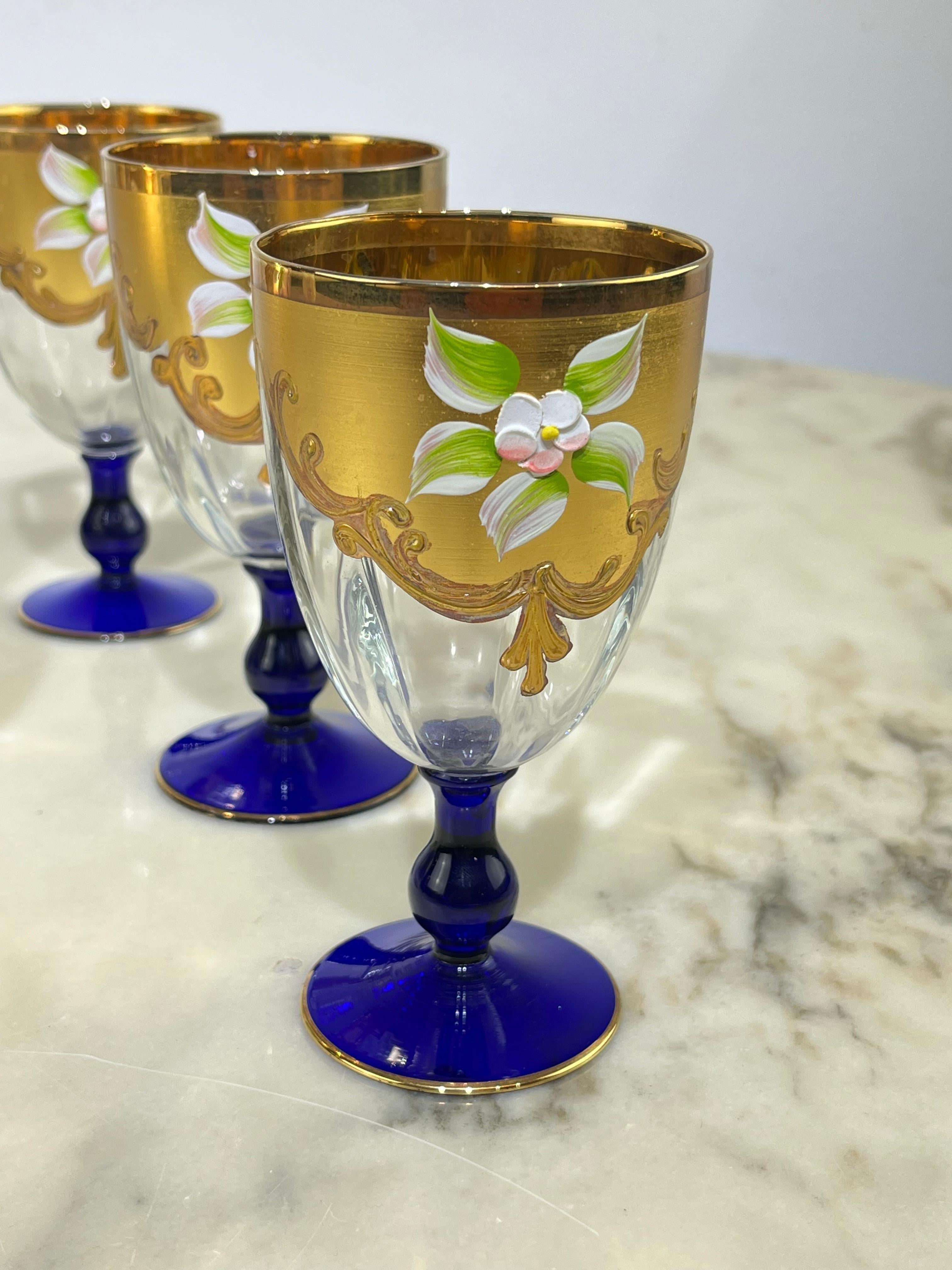 Italian Set of Bottle and Six Glasses in Hand-Painted Murano glass in 24 kt gold, 1970s For Sale