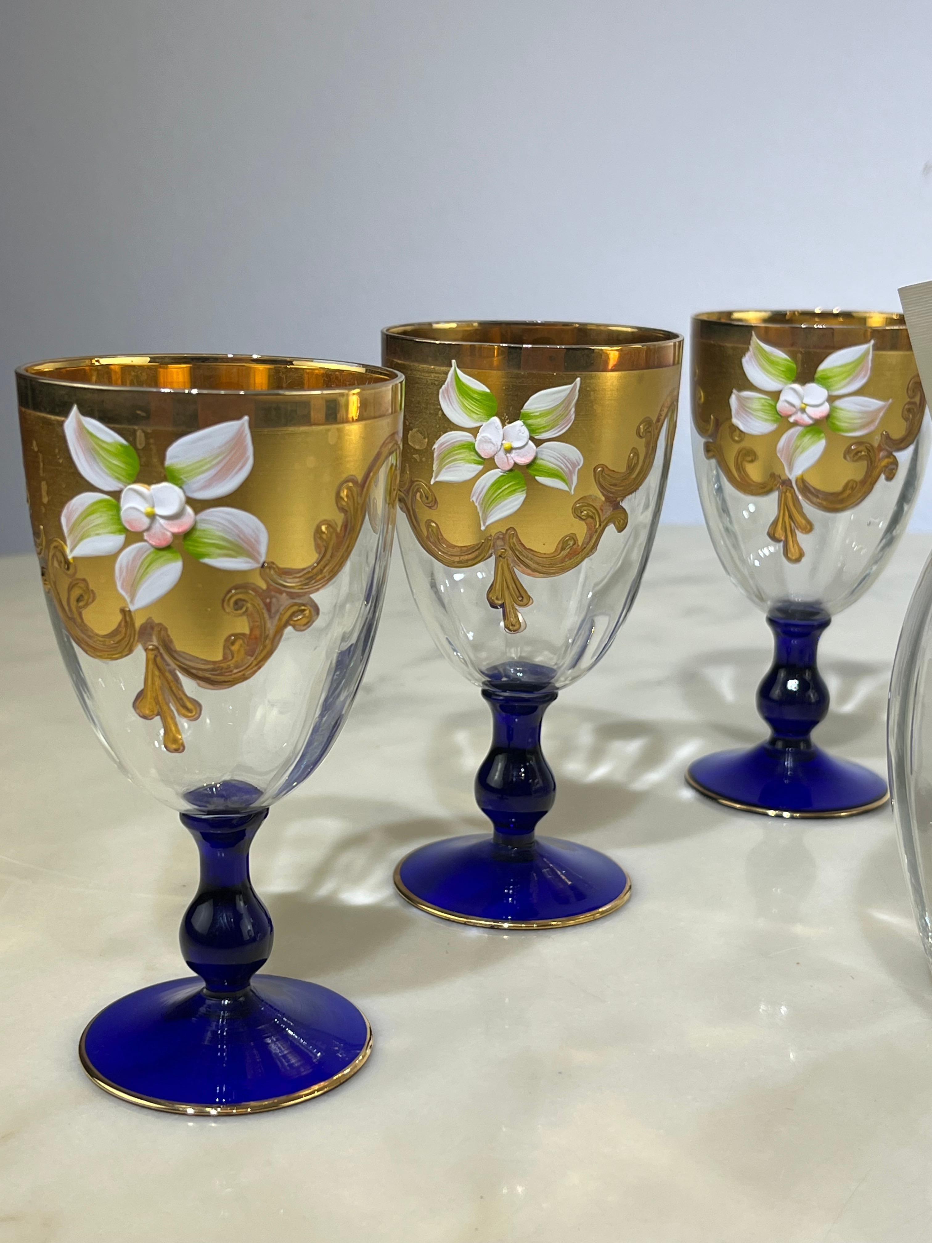 Autre Ensemble de bouteilles et six verres en verre de Murano peint à la main et or 24 carats, années 1970 en vente