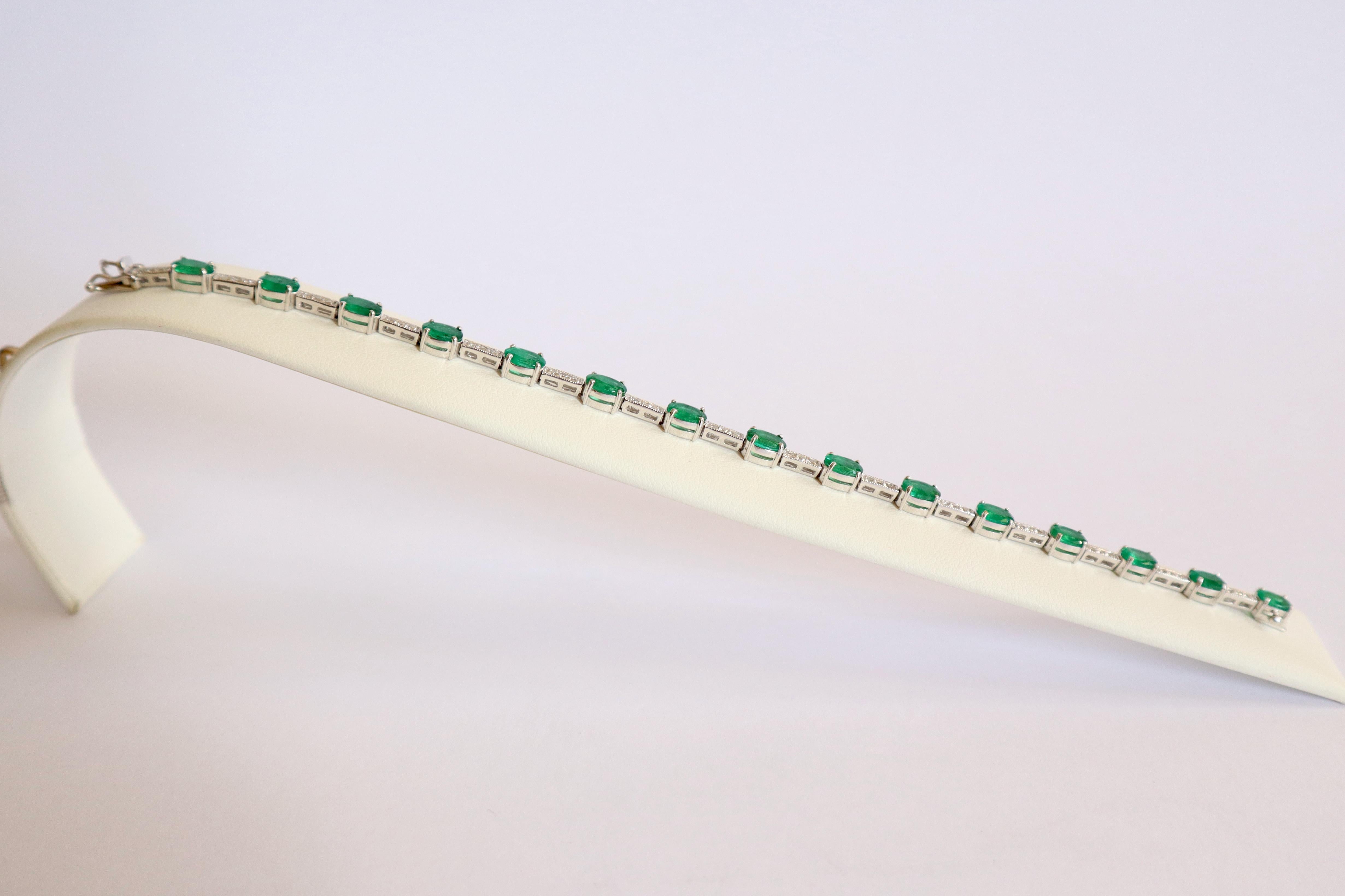 Conjunto de Pulseras en Oro Blanco de 18k, Rubíes 10,04 kt Esmeraldas 7,5 kt Diamantes en venta 2