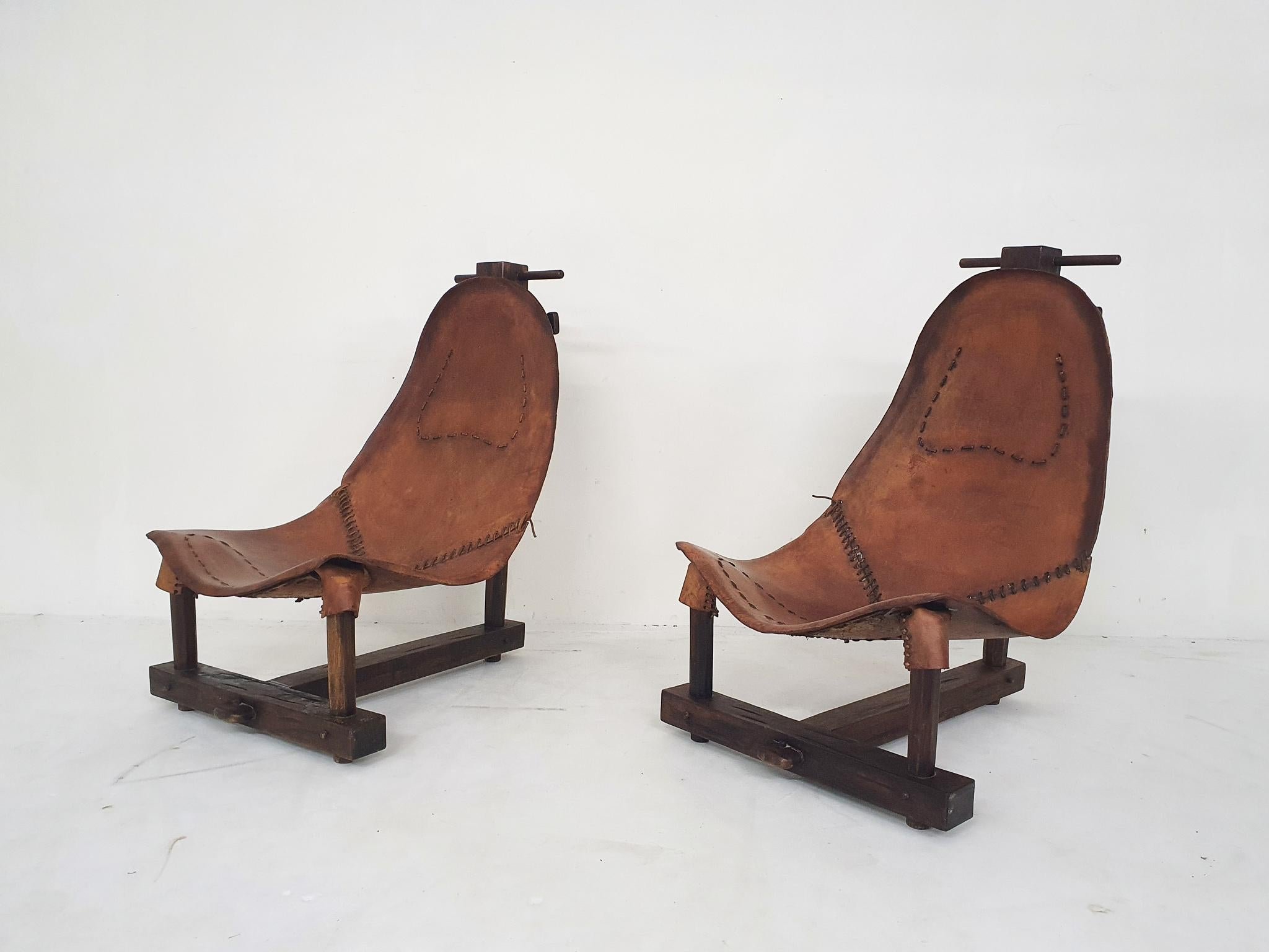 Spanish Colonial Set of Brasilian lounge chairs in wood and saddle leather, 1960's For Sale