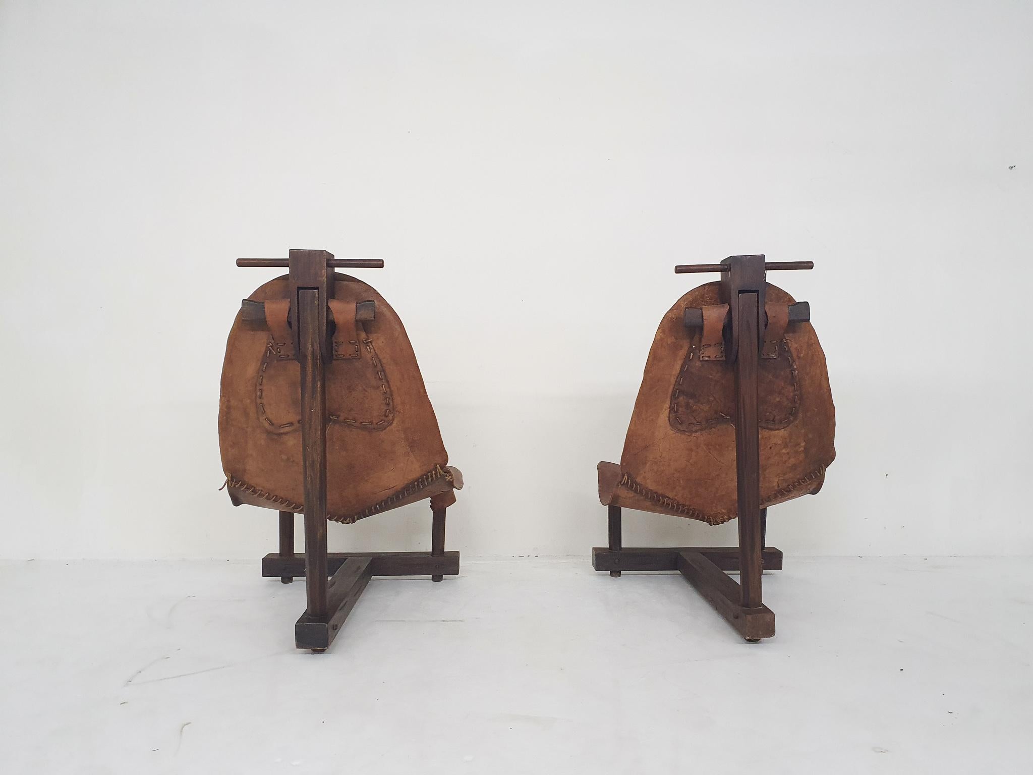 Leather Set of Brasilian lounge chairs in wood and saddle leather, 1960's For Sale