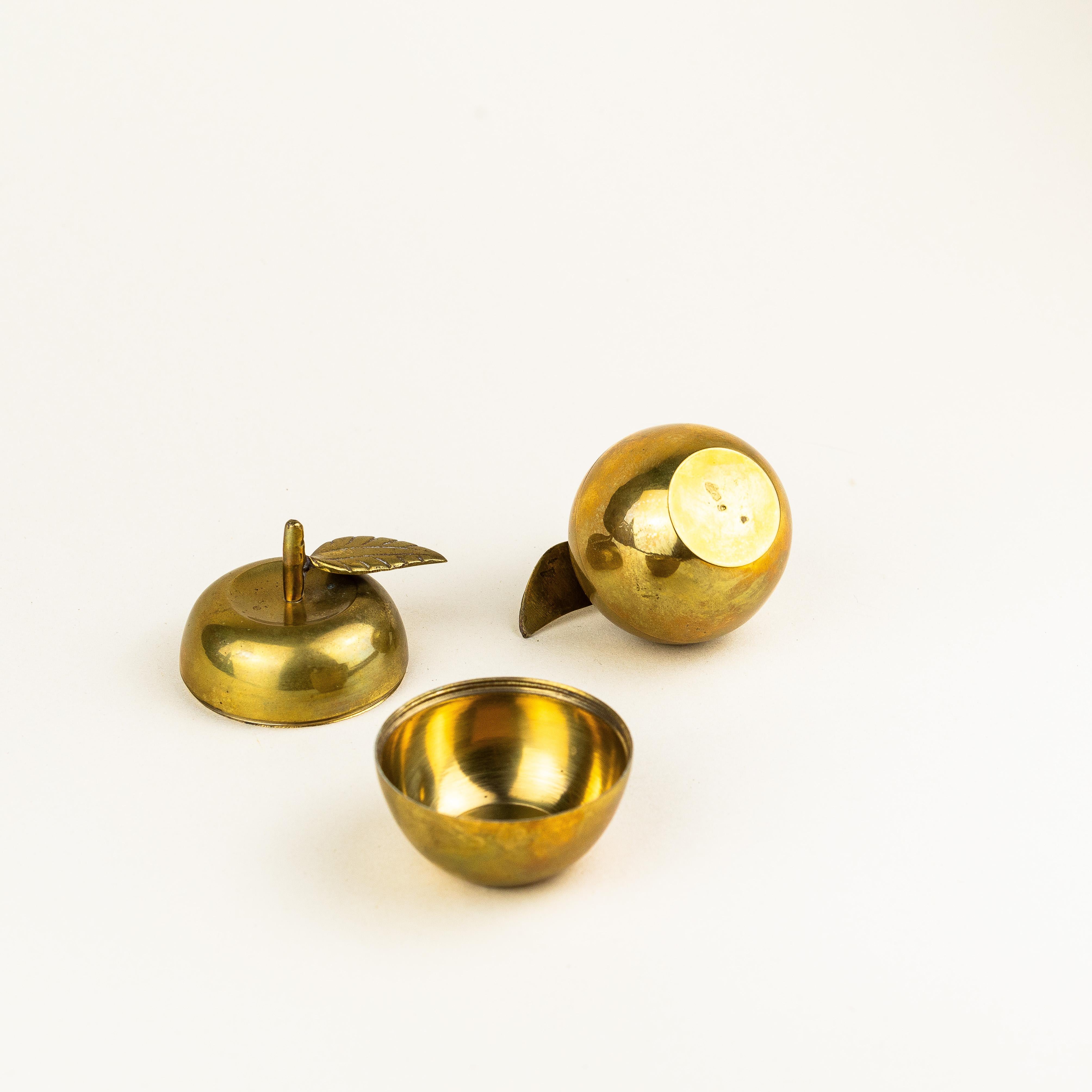Set von Apfelschmuckkästchen aus Messing 1970er Jahre im Angebot 4