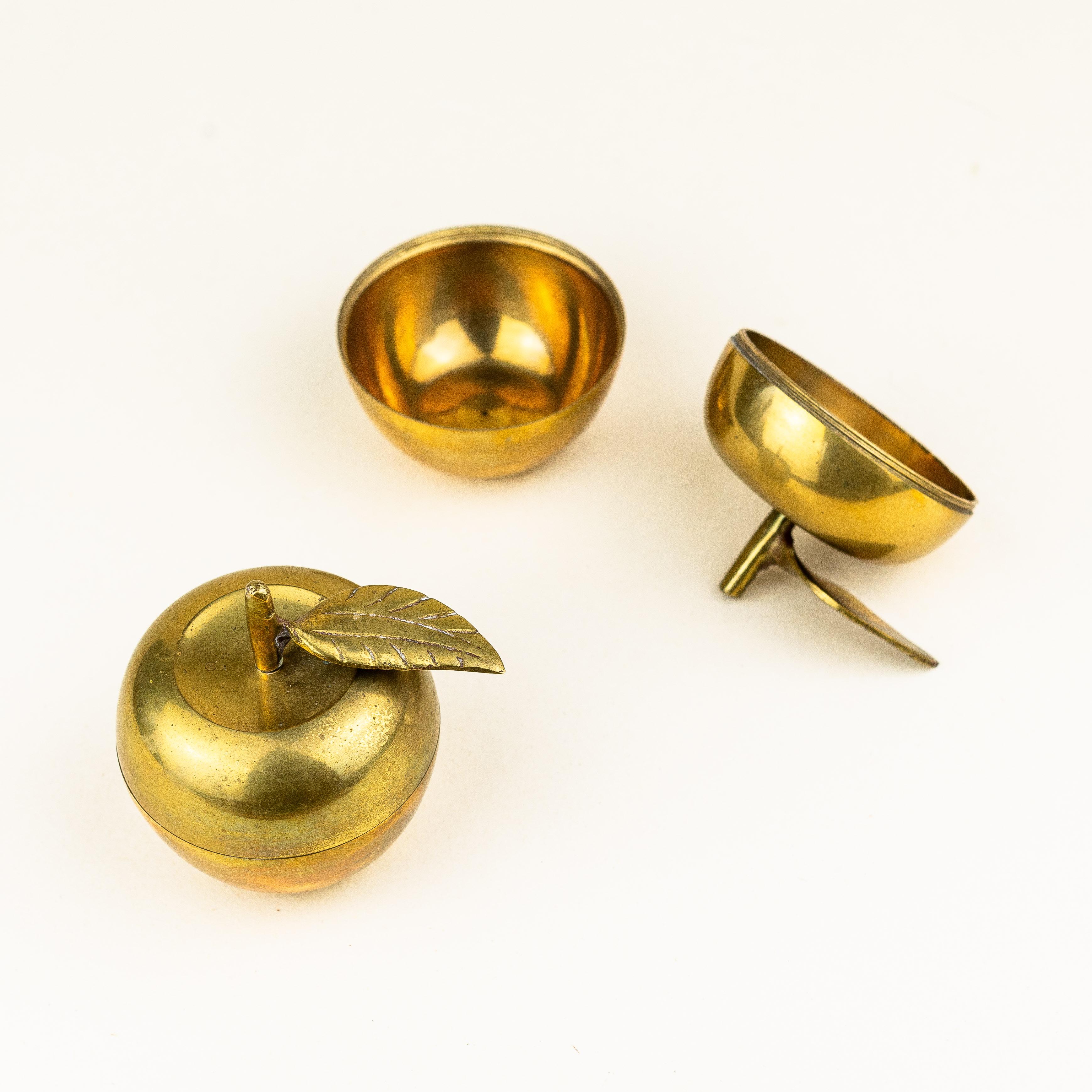 Set von Apfelschmuckkästchen aus Messing 1970er Jahre (Französisch) im Angebot