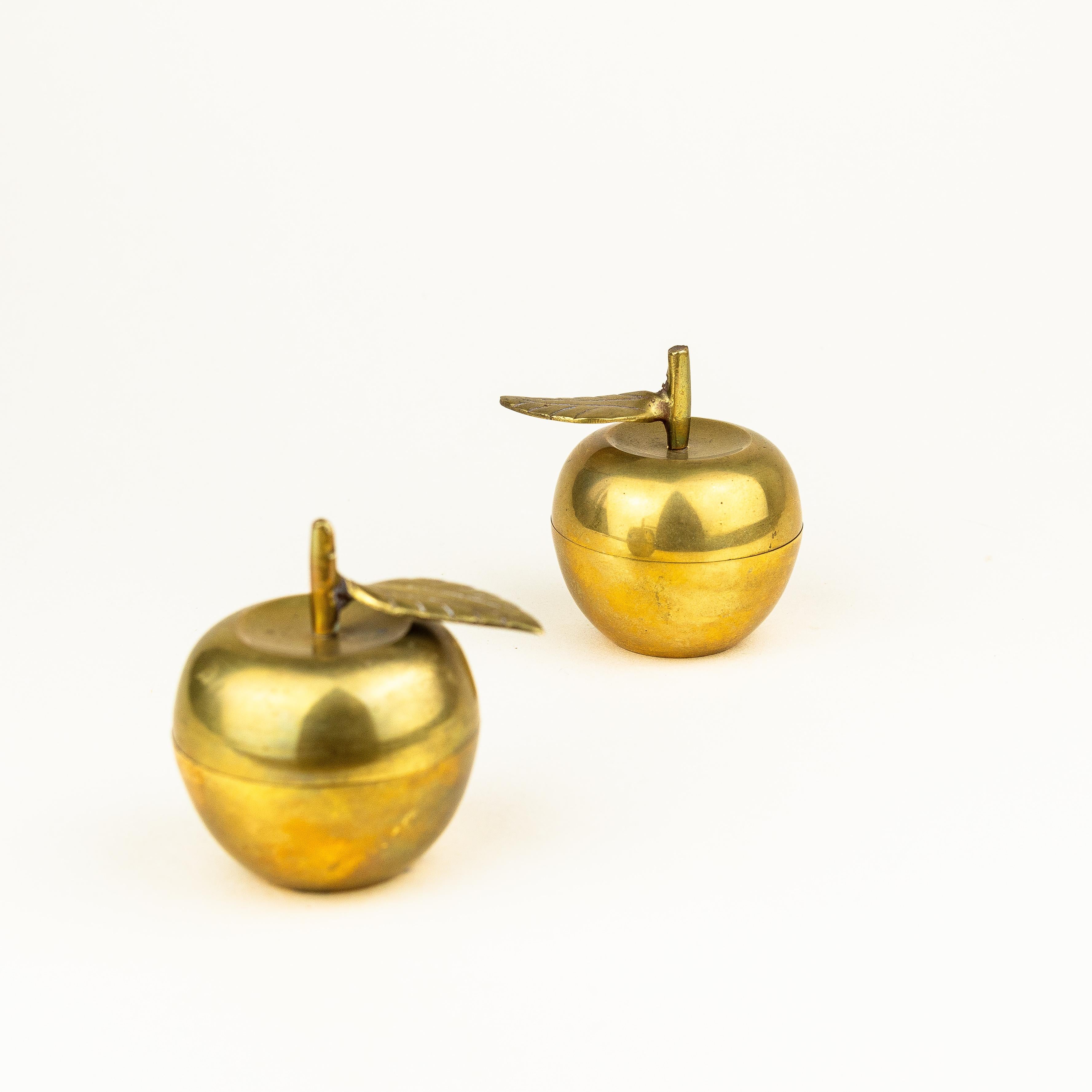 Set von Apfelschmuckkästchen aus Messing 1970er Jahre im Angebot 2