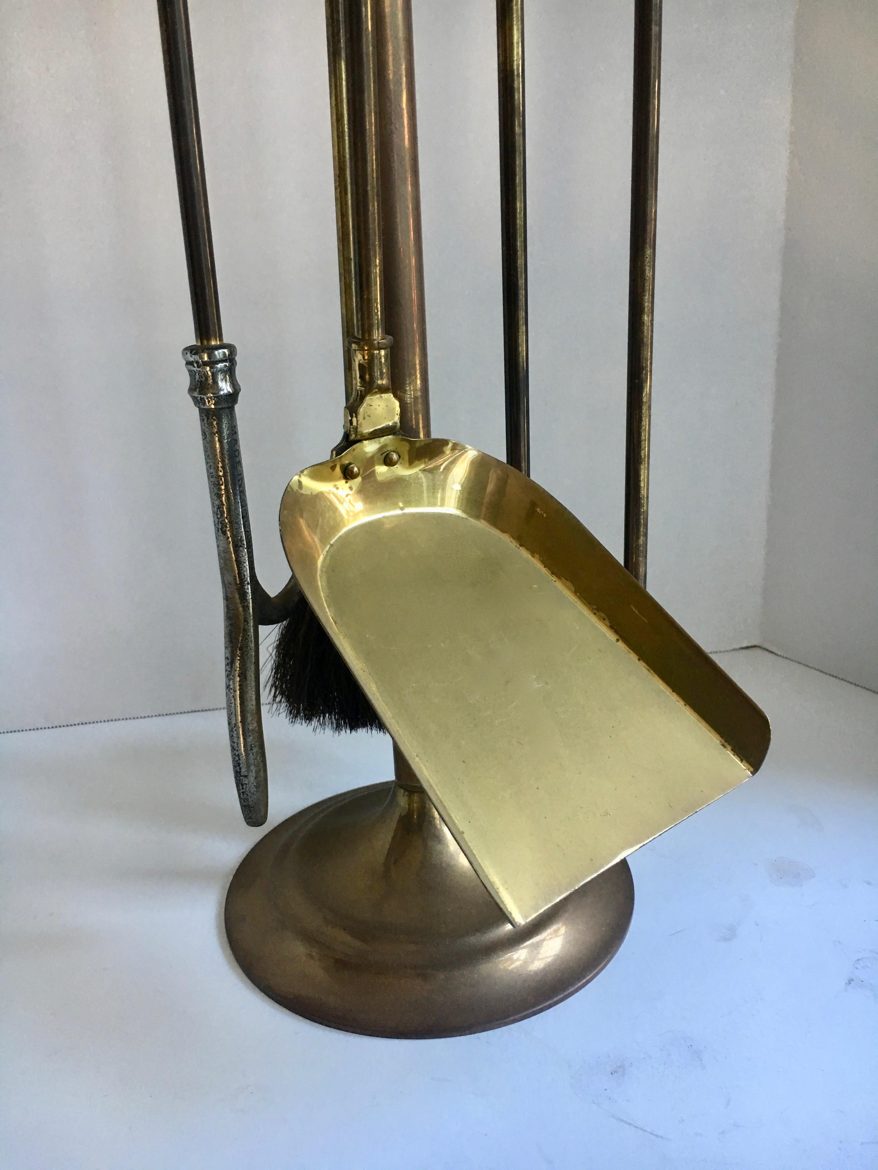 Set of Brass Fireplace Tools on Stand In Good Condition In Los Angeles, CA