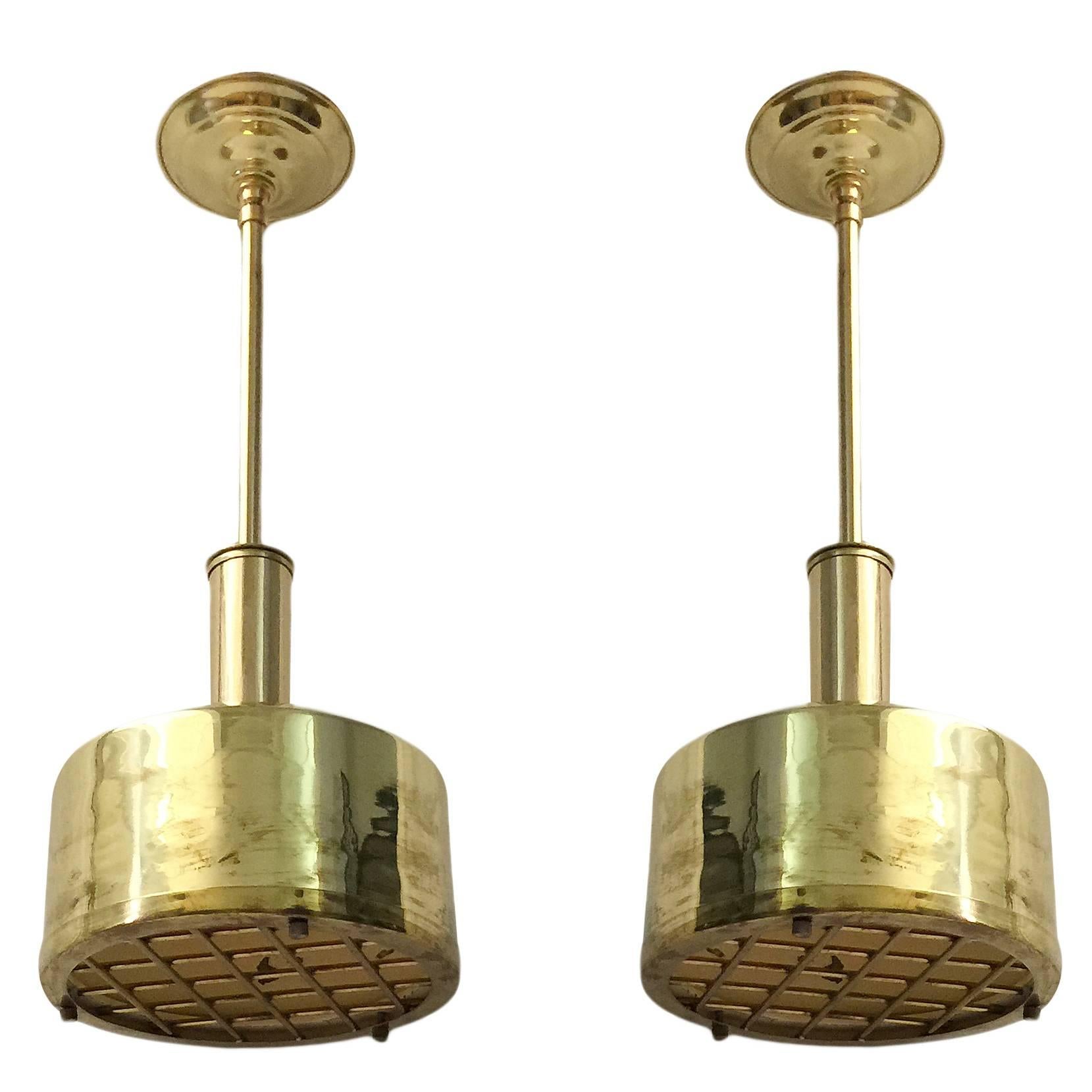 Set of fourteen midcentury Italian polished brass light fixtures, with an interior Edison light. Sold individually.

Measurements:
Diameter: 9.25