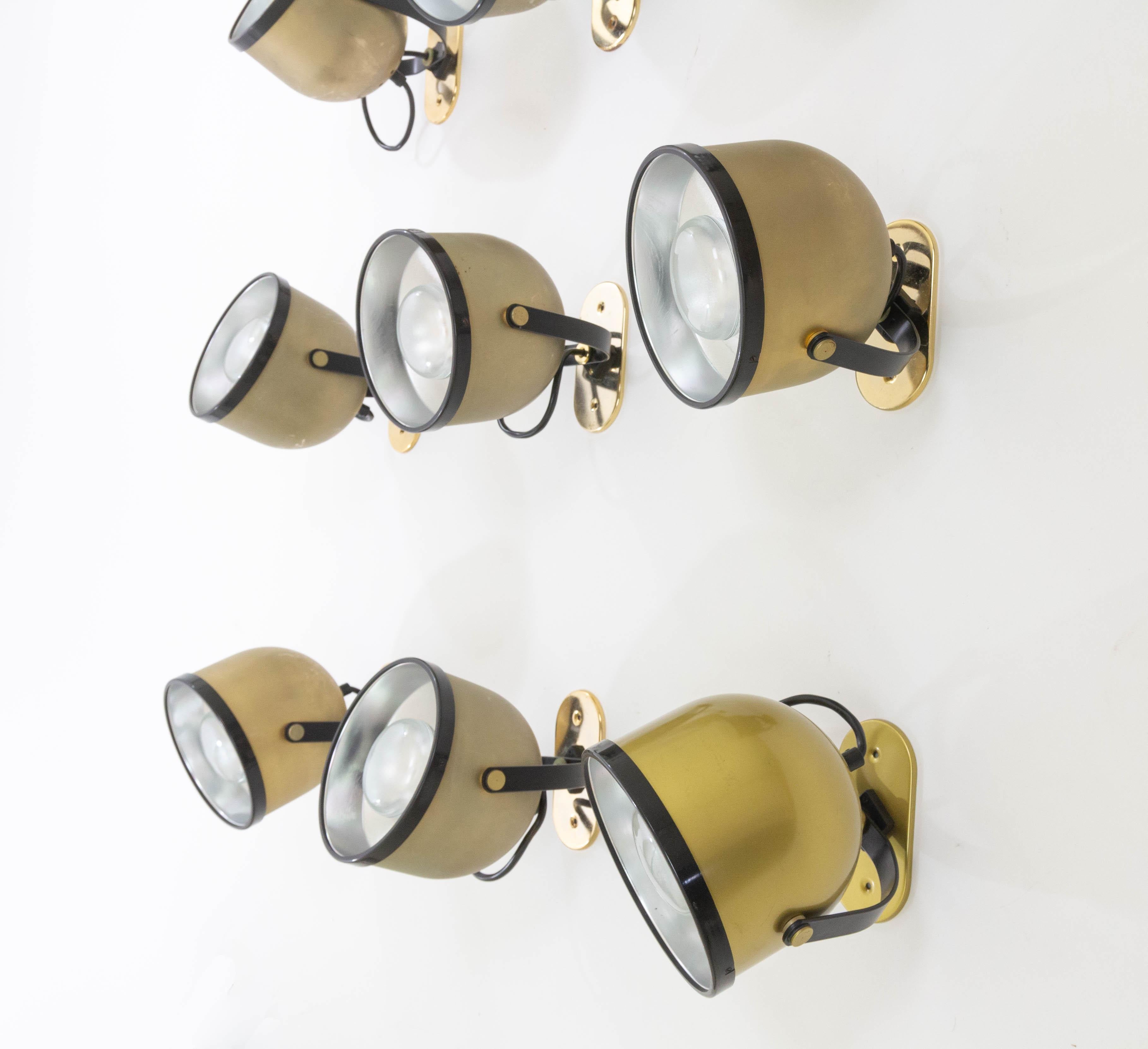 Set of brass wall lamps by Gae Aulenti & Livio Castiglioni for Stilnovo, 1970s In Good Condition For Sale In Rotterdam, NL