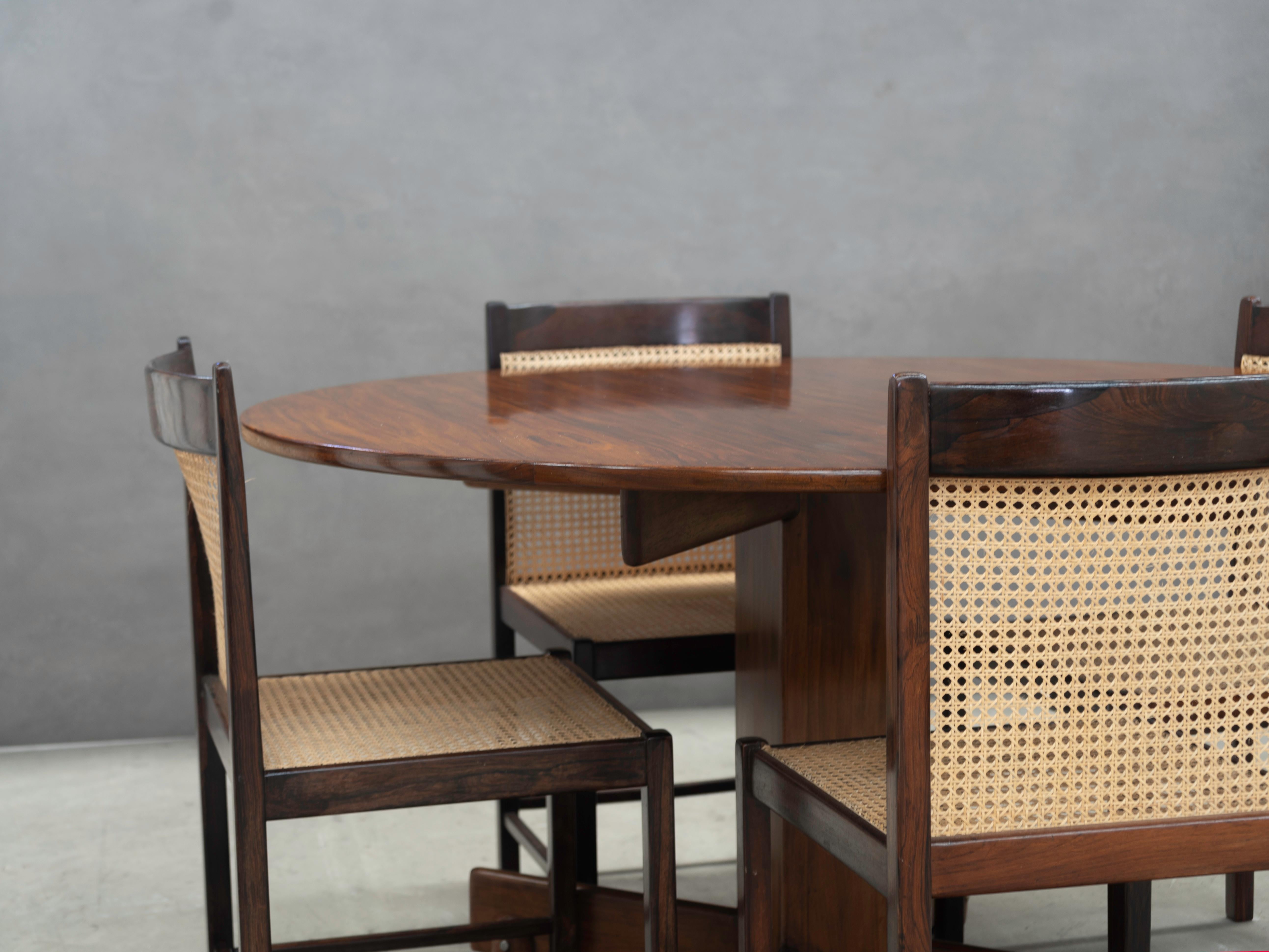 Set of Brazilian Rosewood and Straw Dining Chairs. Brazilian Midcentury Design For Sale 6