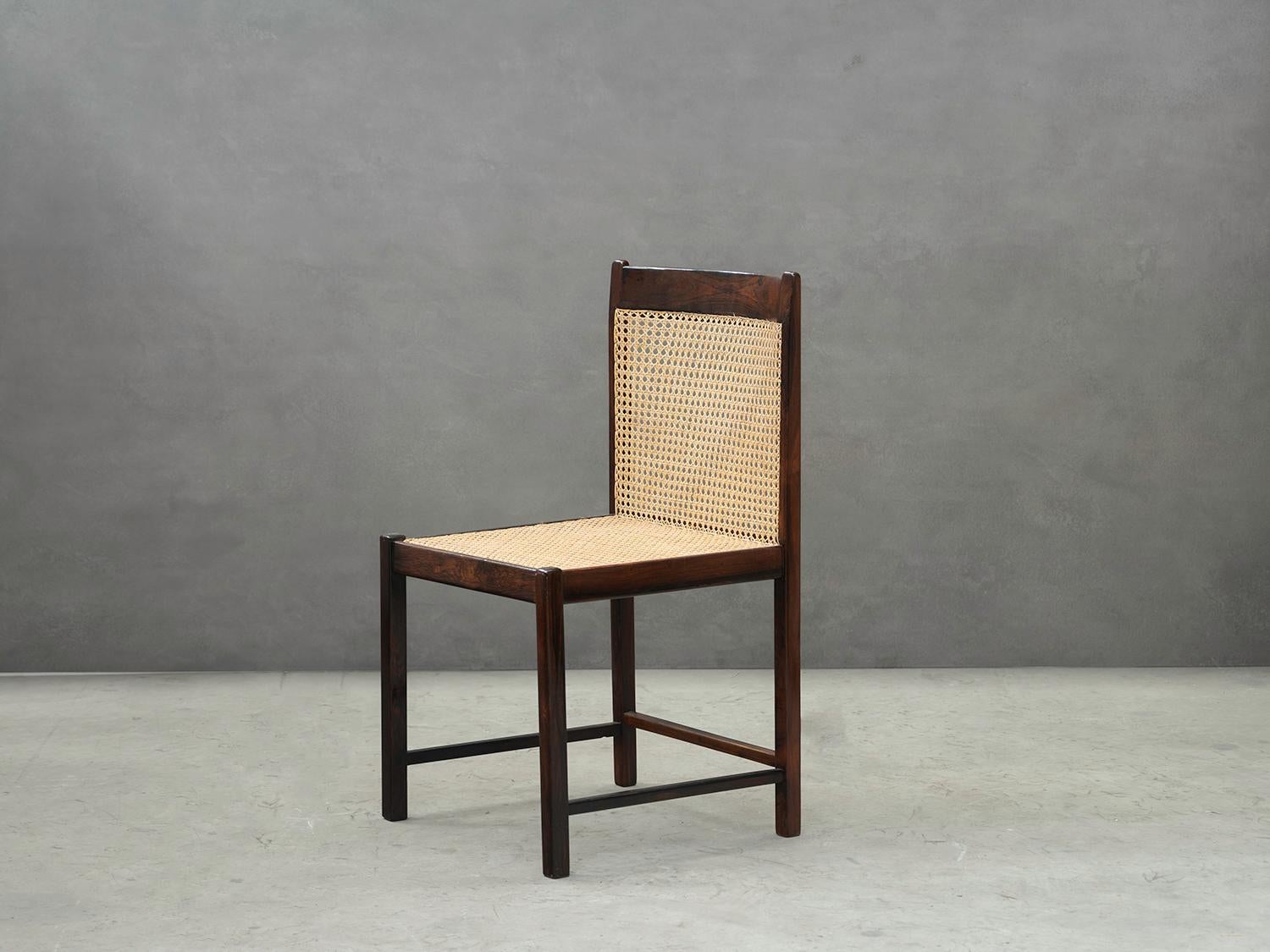 Set of Brazilian Rosewood and Straw Dining Chairs. Brazilian Midcentury Design In Good Condition For Sale In New York, NY
