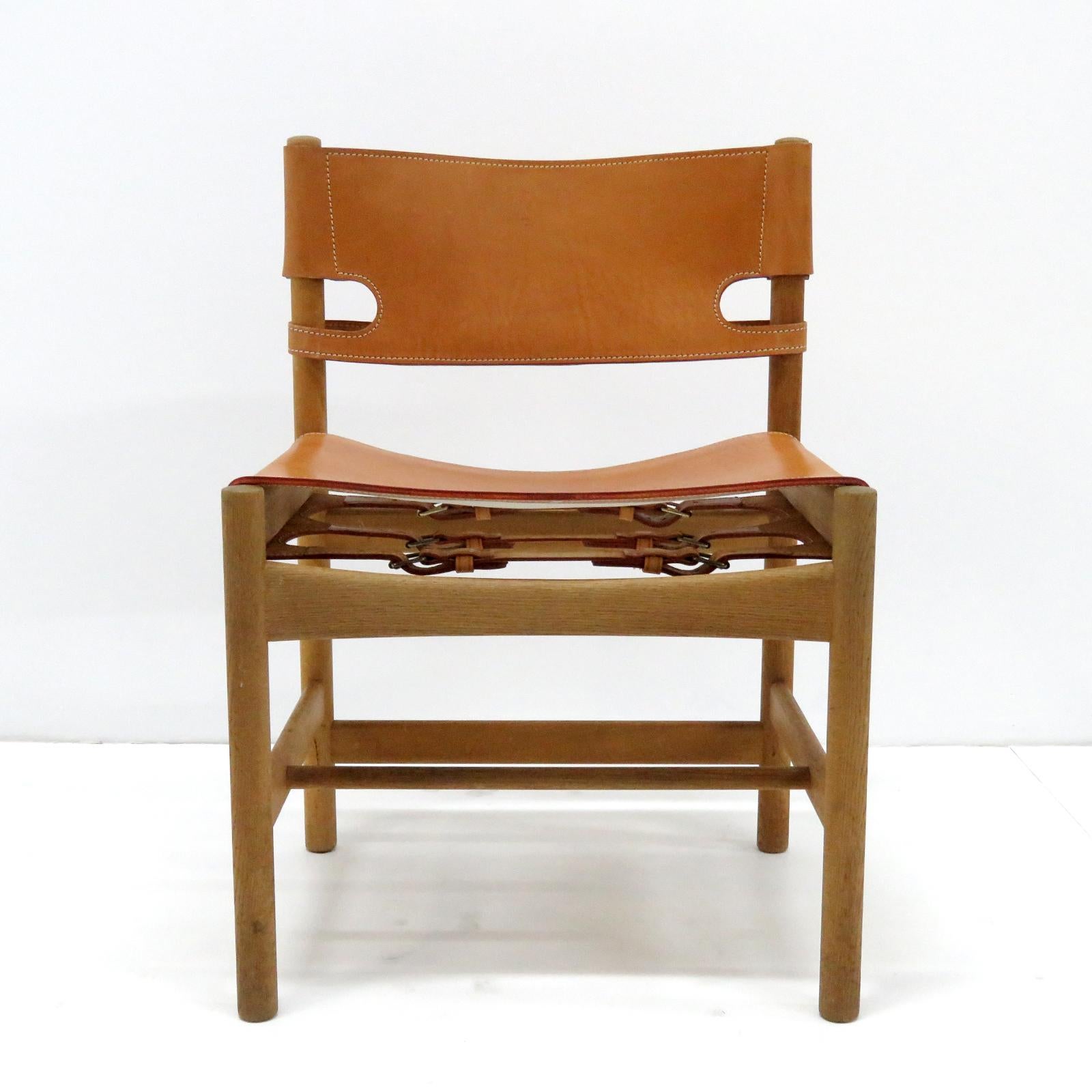Wunderschöner Satz von sechs Børge Mogensen 'Hunting' Stühlen, Modell Nr. 3237 für Fredericia Furniture, mit Sattelleder auf Eichenrahmen, tolle Patina.
